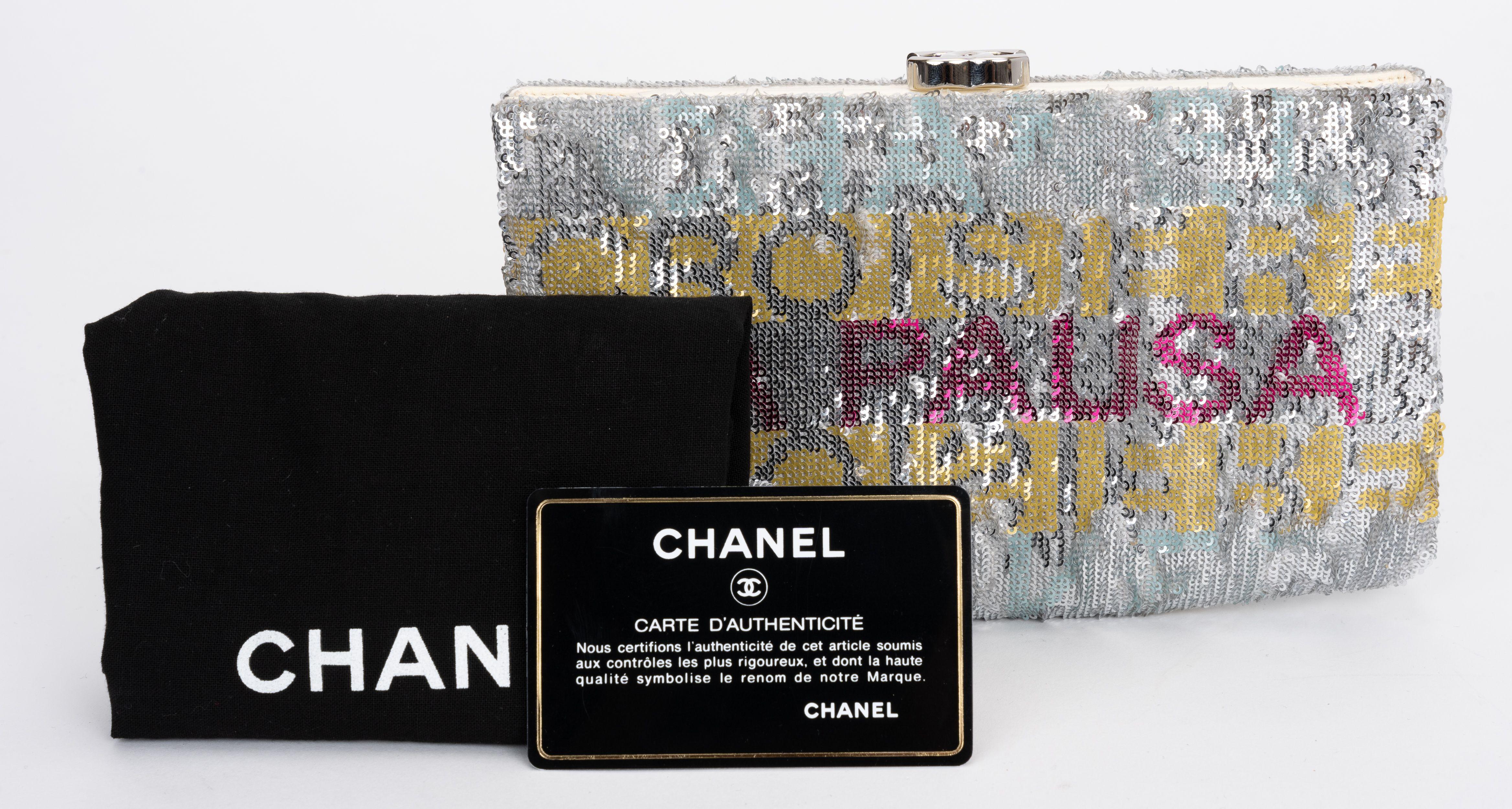 Chanel - Sac La Pausa brodé de sequins en vente 3