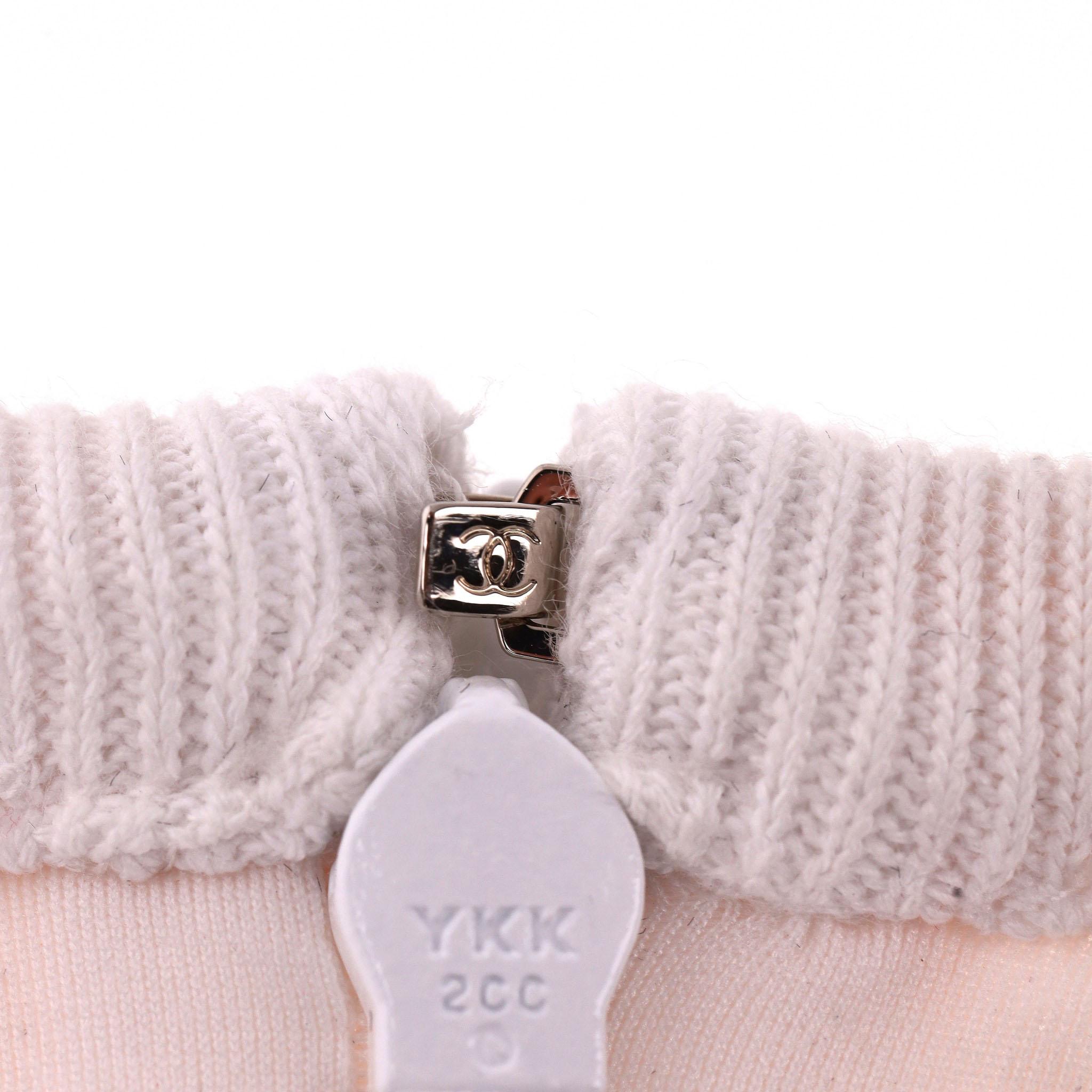 Top con paillettes Chanel con logo in vendita 2