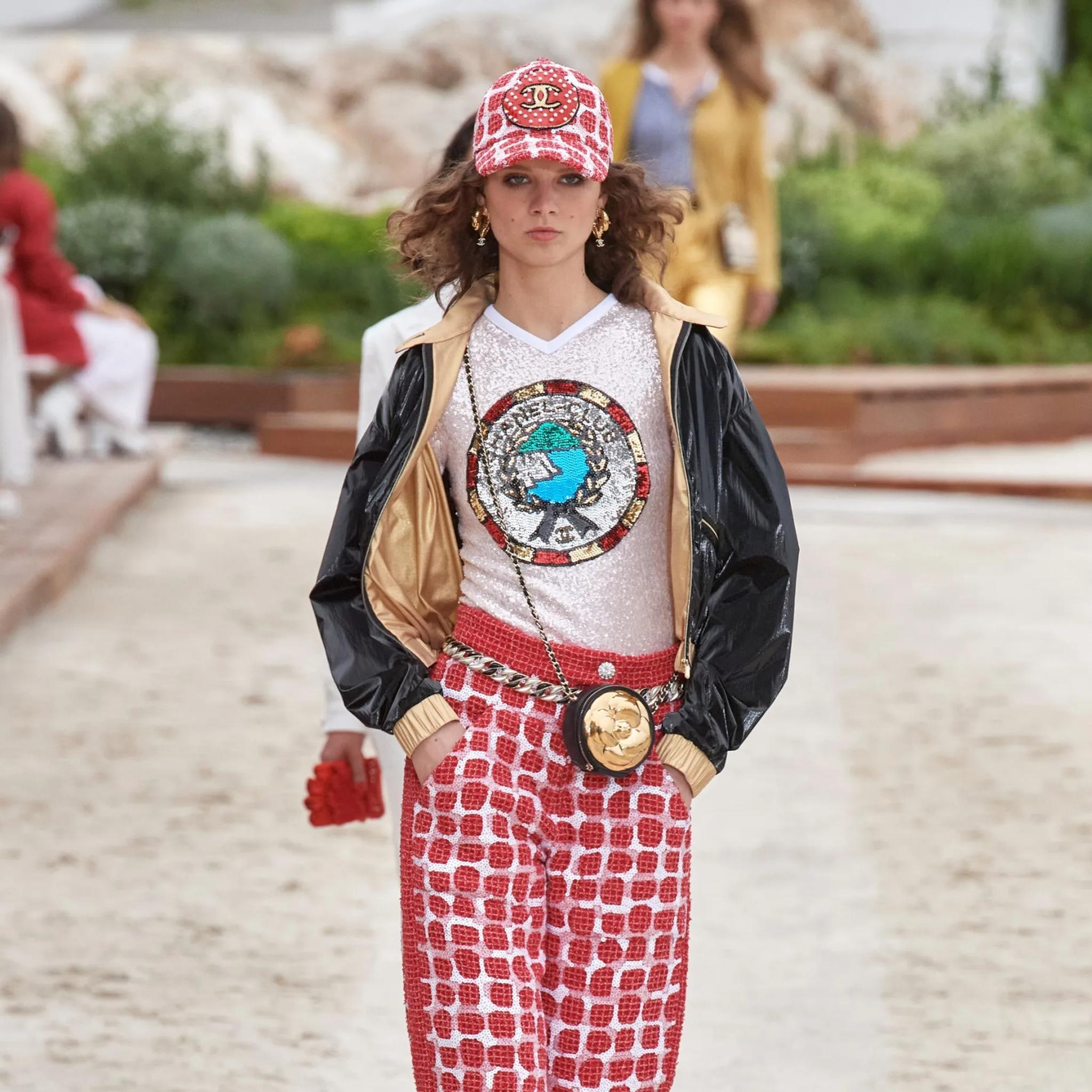Top con paillettes Chanel con logo in vendita 3