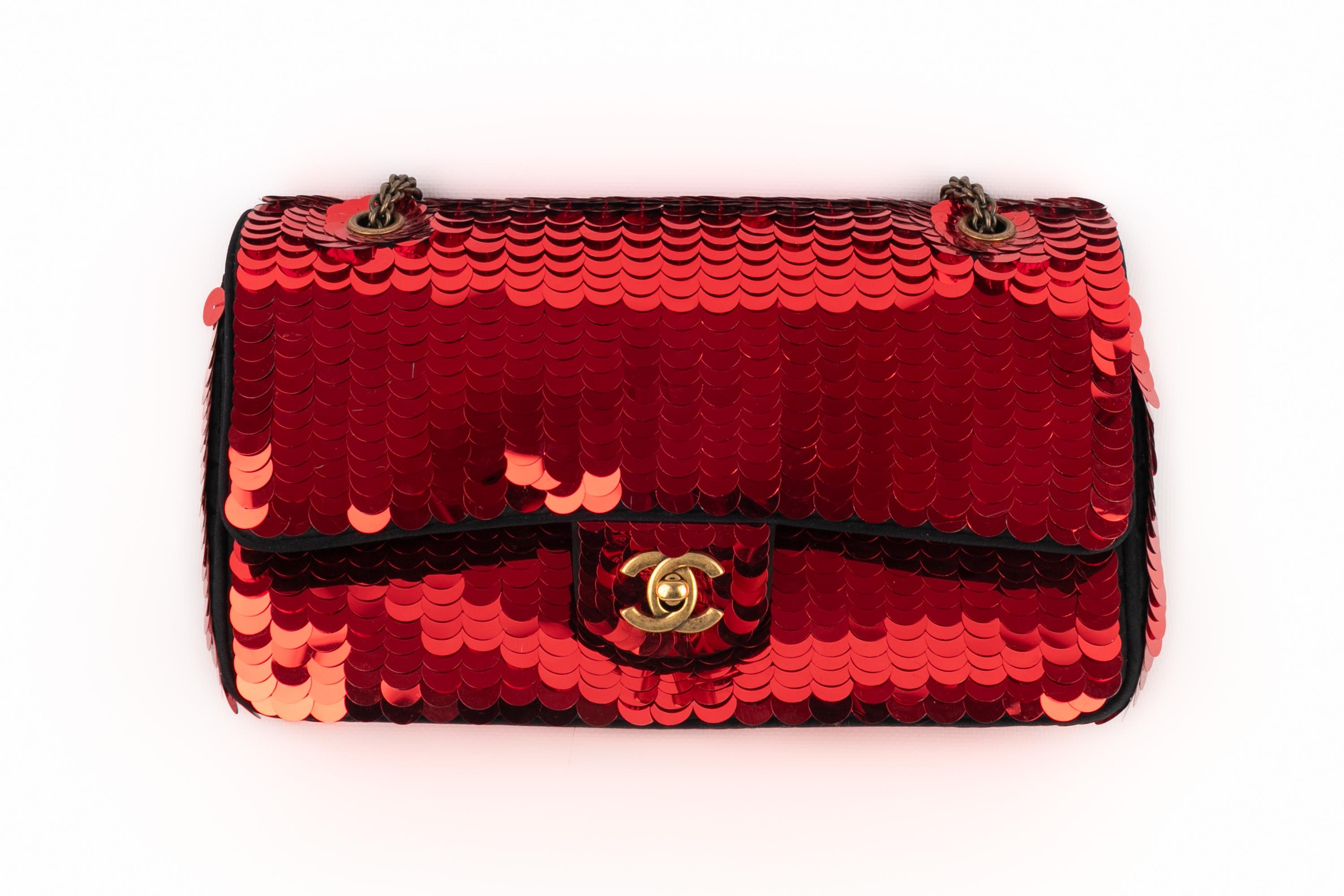 Chanel sequined bag 2009 In Excellent Condition For Sale In SAINT-OUEN-SUR-SEINE, FR