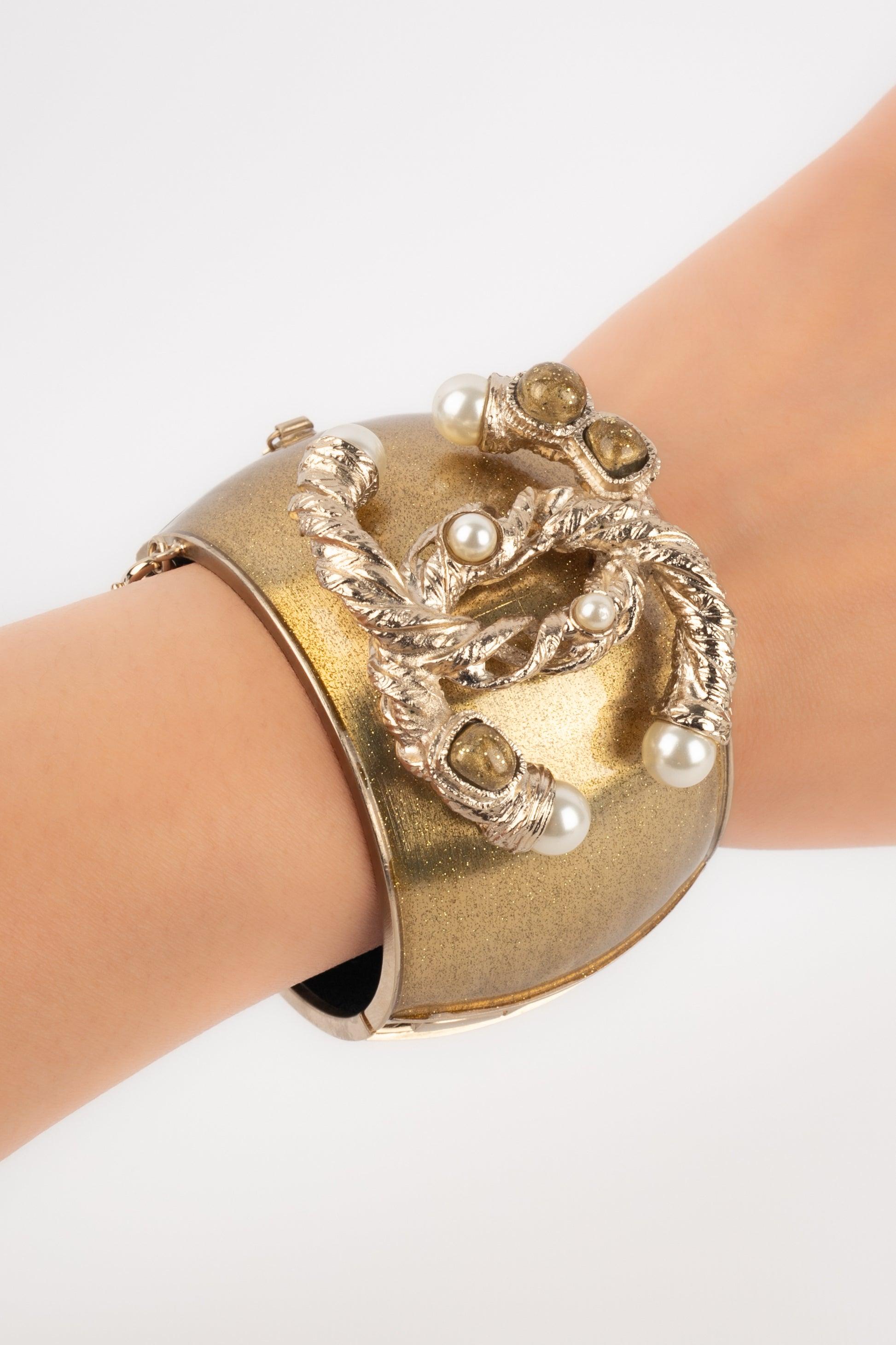 Bracciale Chanel con paillettes in metallo dorato In condizioni ottime in vendita a SAINT-OUEN-SUR-SEINE, FR