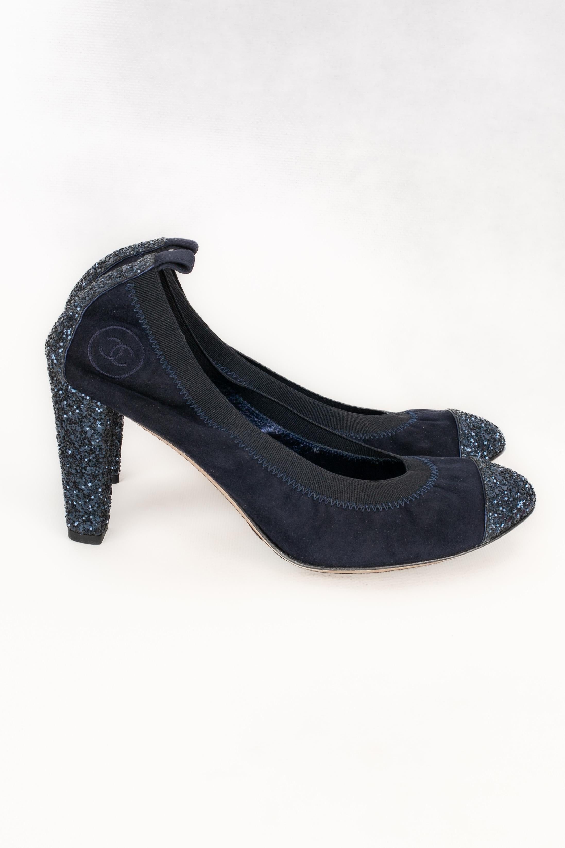 Black Chanel sequined pumps For Sale