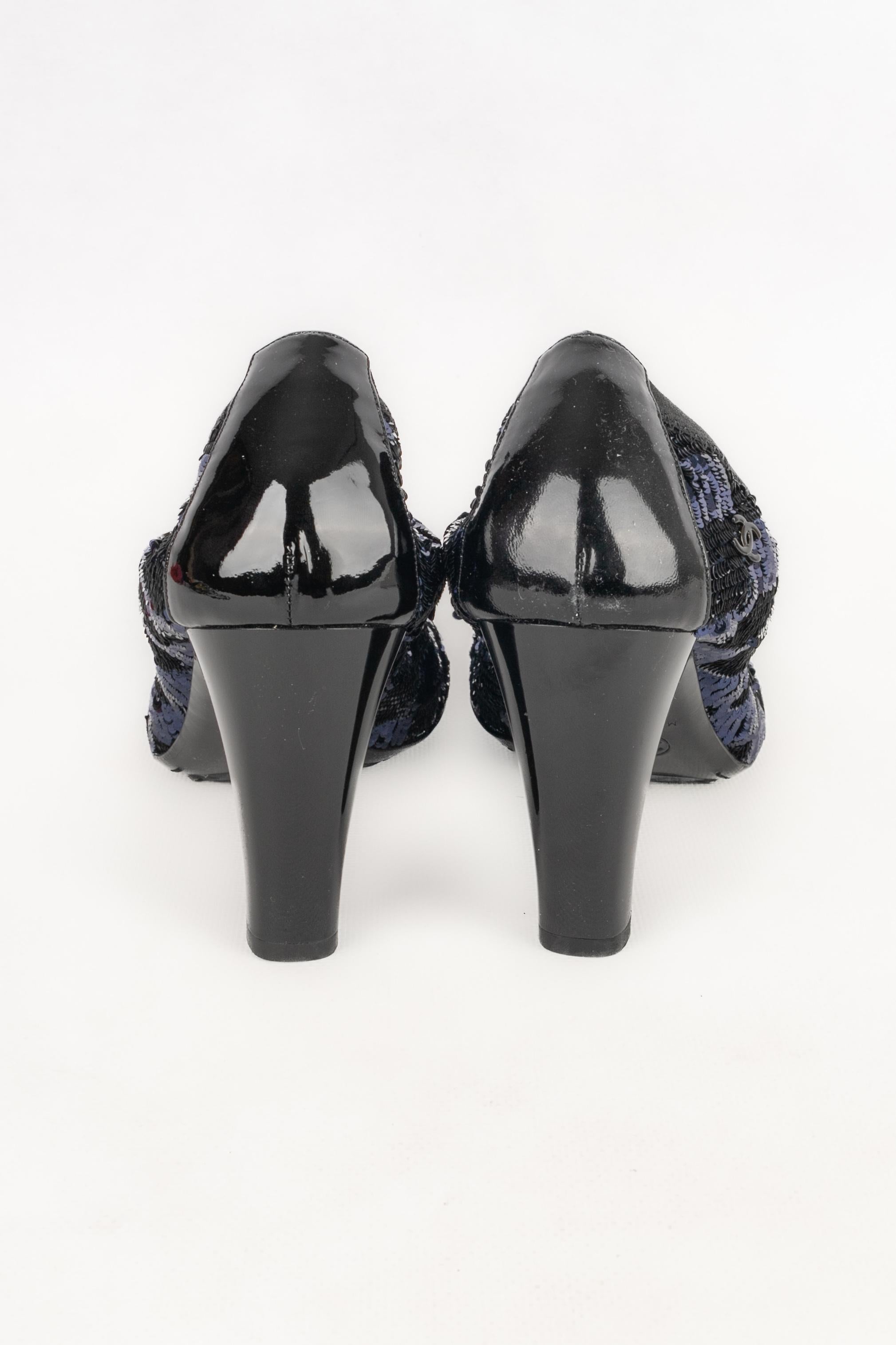 Chanel paillettenbesetzte Pumps im Zustand „Hervorragend“ im Angebot in SAINT-OUEN-SUR-SEINE, FR