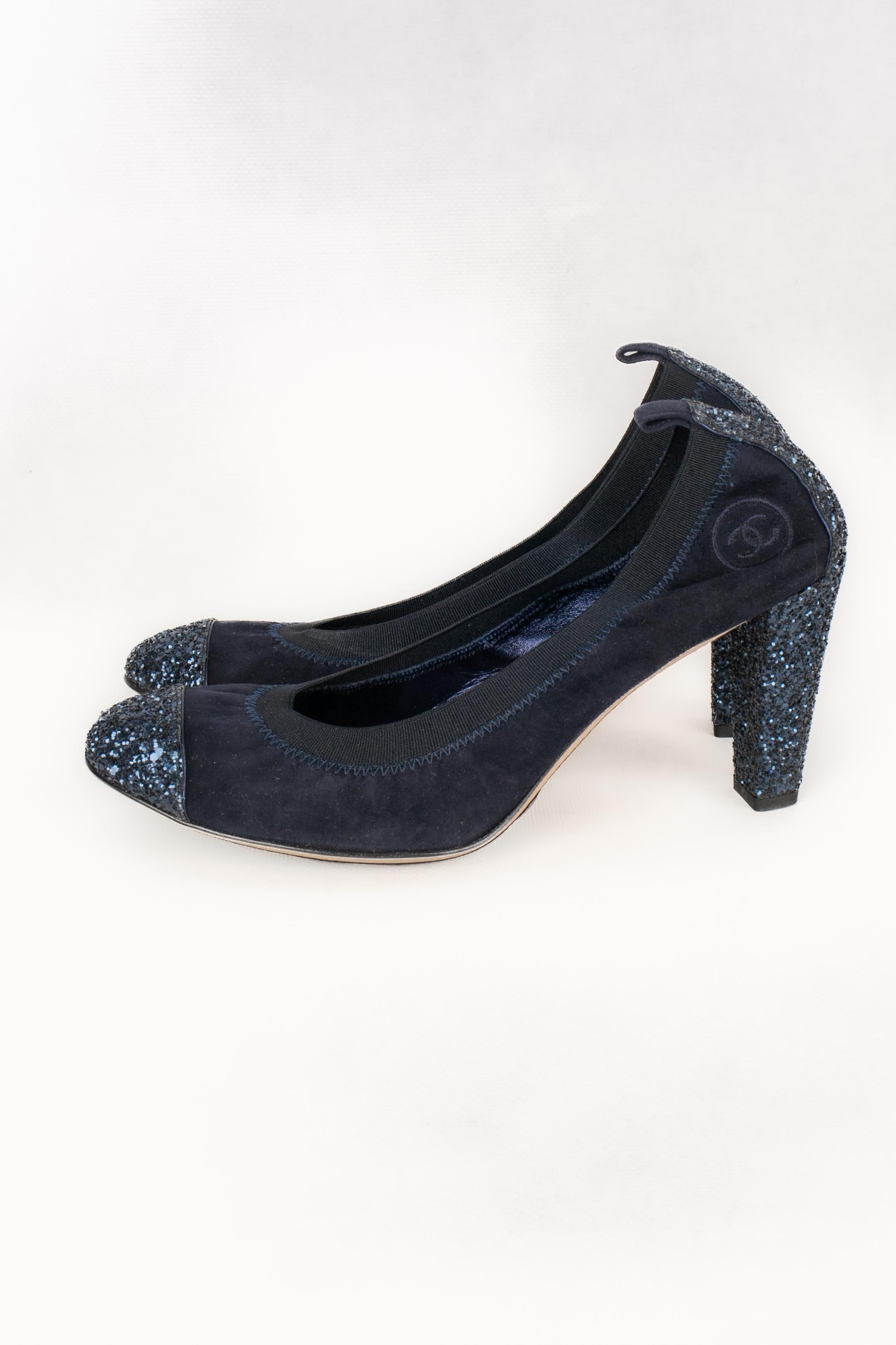 Women's Chanel sequined pumps For Sale