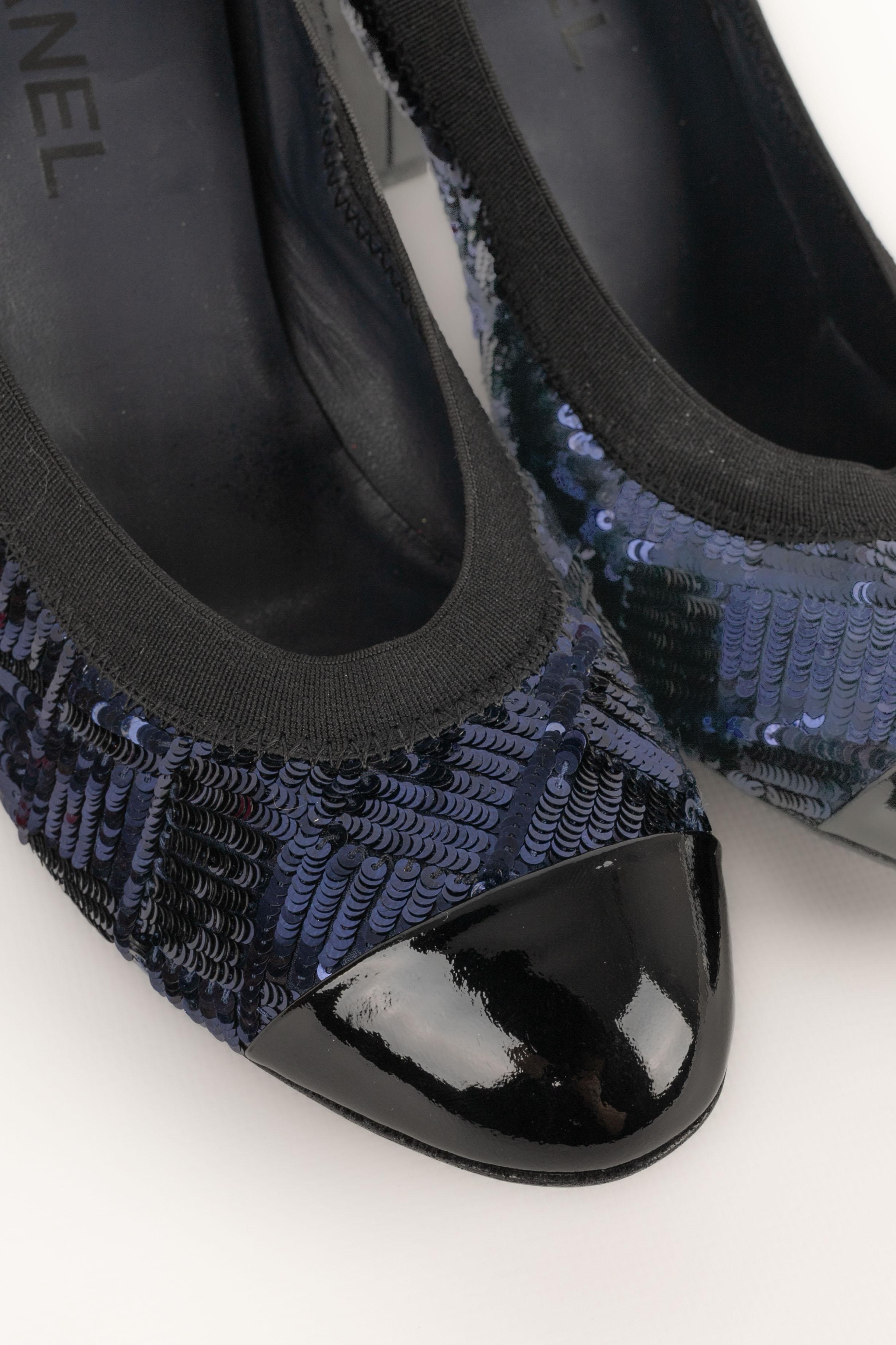 Chanel paillettenbesetzte Pumps im Angebot 1