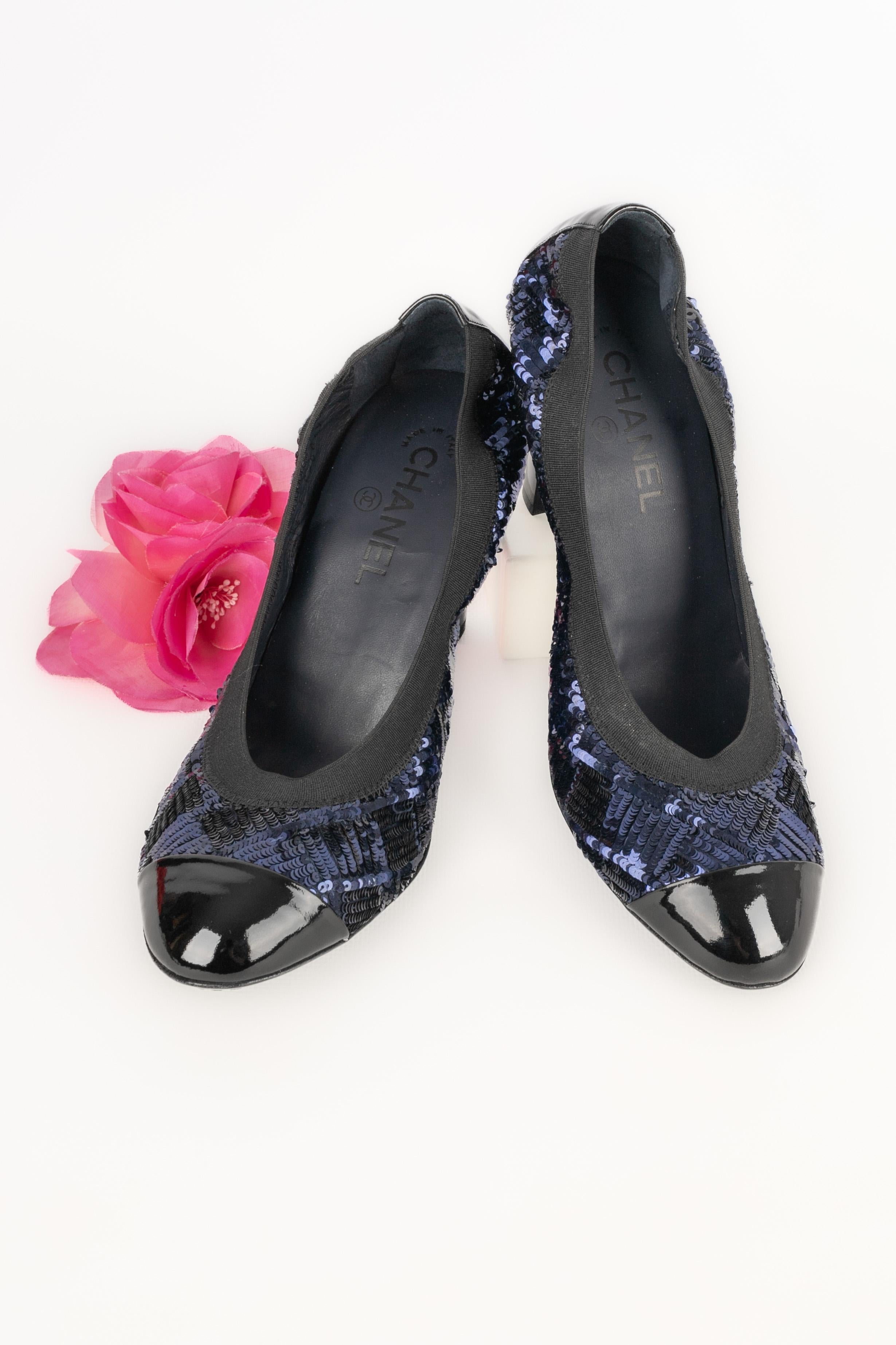Chanel paillettenbesetzte Pumps im Angebot