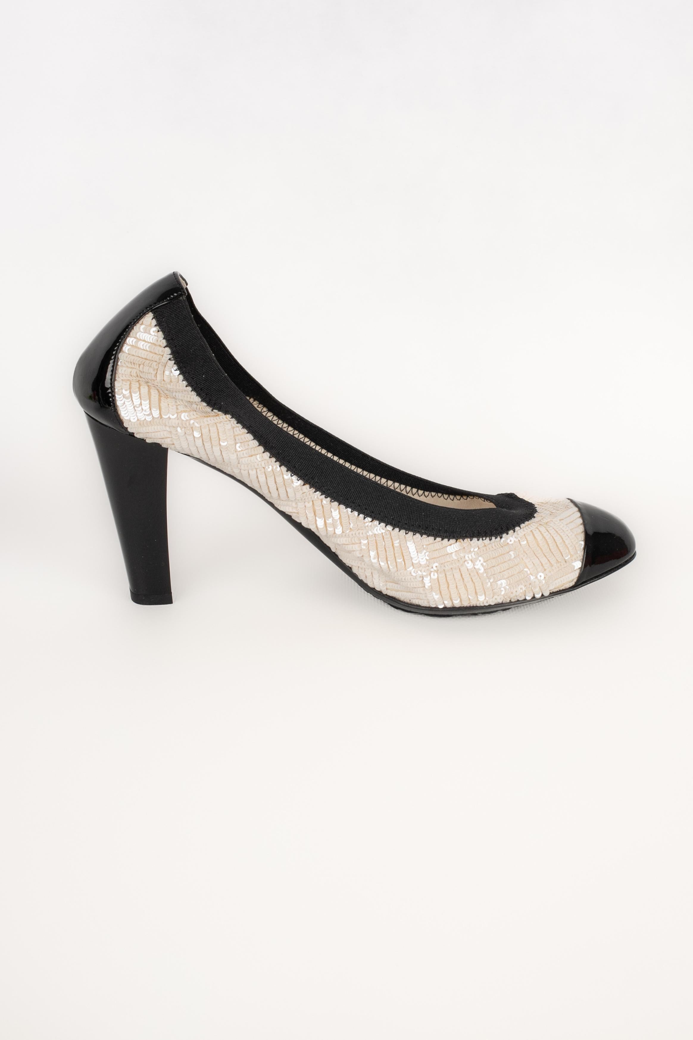 Chanel sequined white pumps For Sale 2