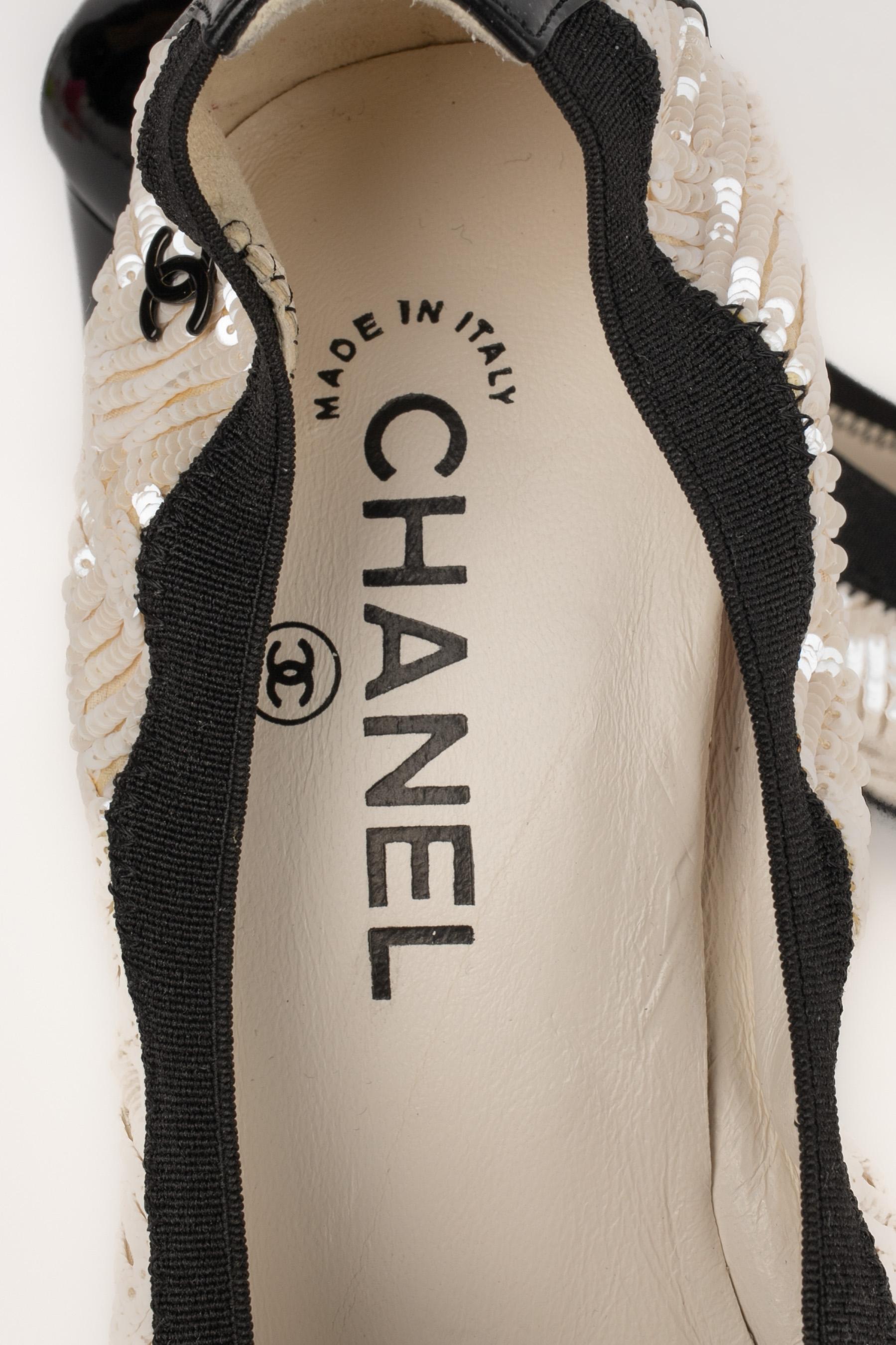 Chanel sequined white pumps For Sale 4