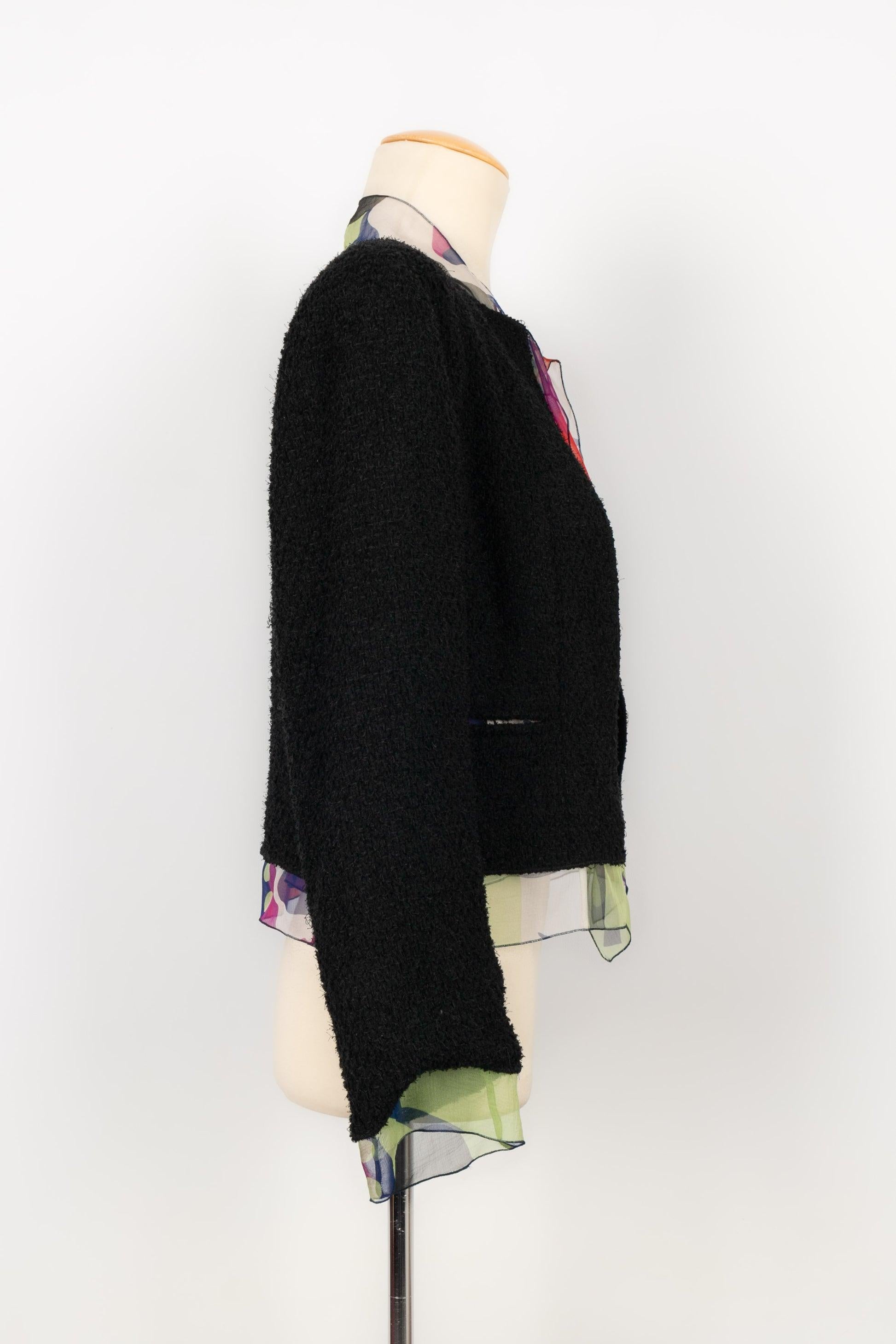 Chanel - (Made in France) Set composed of a black wool jacket embroidered with silk and a silk top with colored patterns. Indicated size 38FR. 2000 Collection.

Additional information:
Condition: Very good condition
Dimensions: Jacket: Shoulder