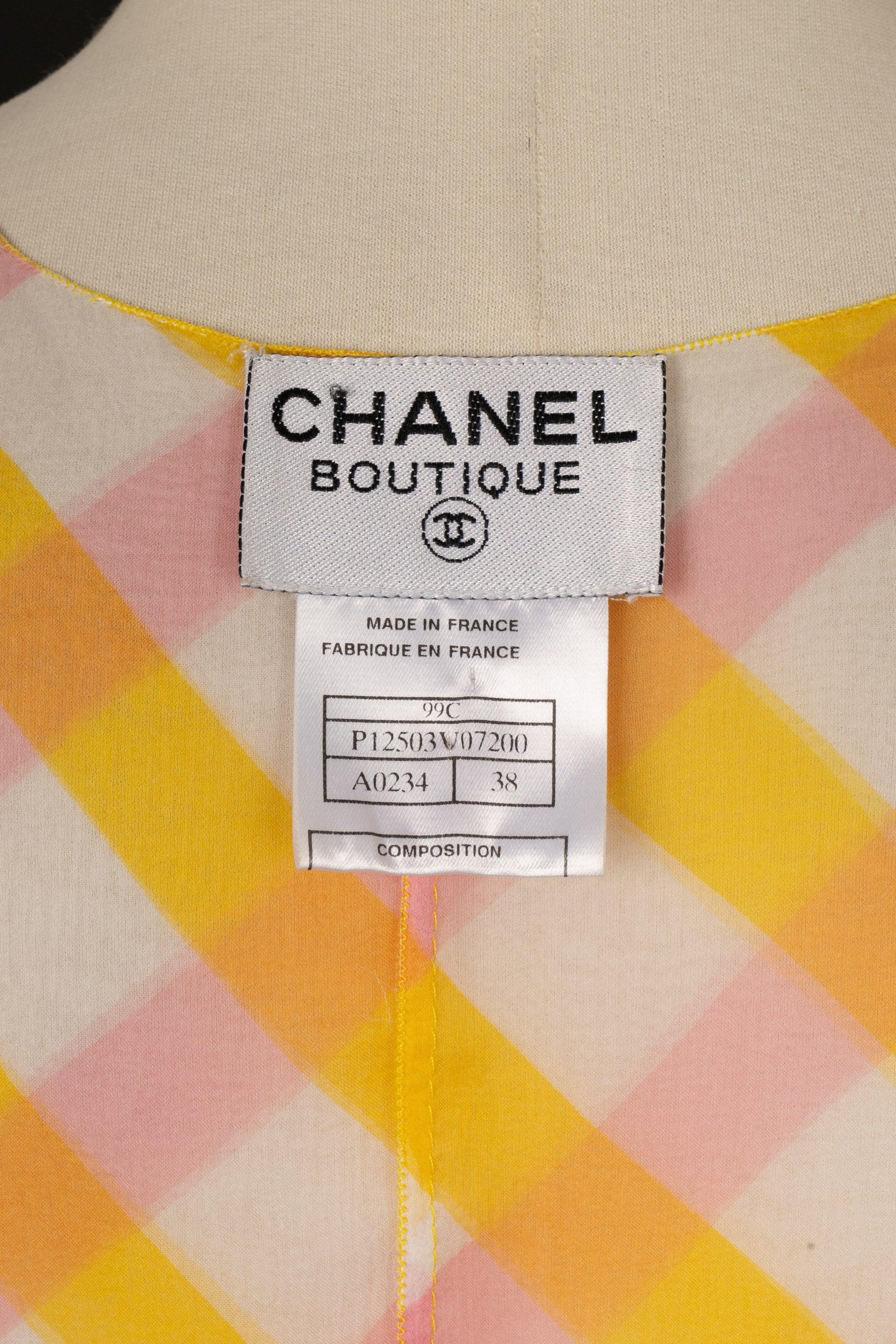 Ensemble Chanel composé d'un haut et d'une jupe en crêpe de mousseline de soie, 1999 en vente 9