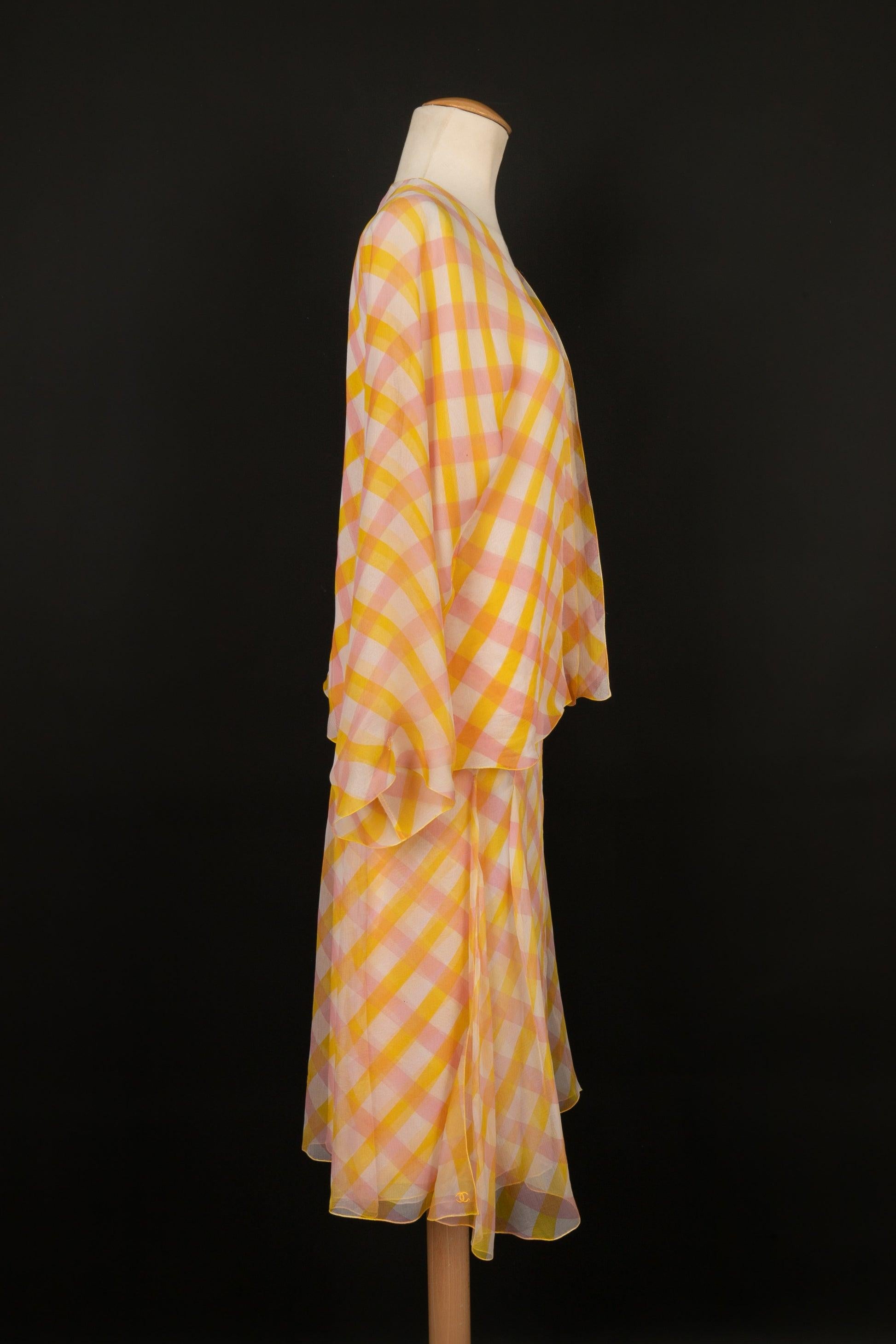 Ensemble Chanel composé d'un haut et d'une jupe en crêpe de mousseline de soie, 1999 Pour femmes en vente