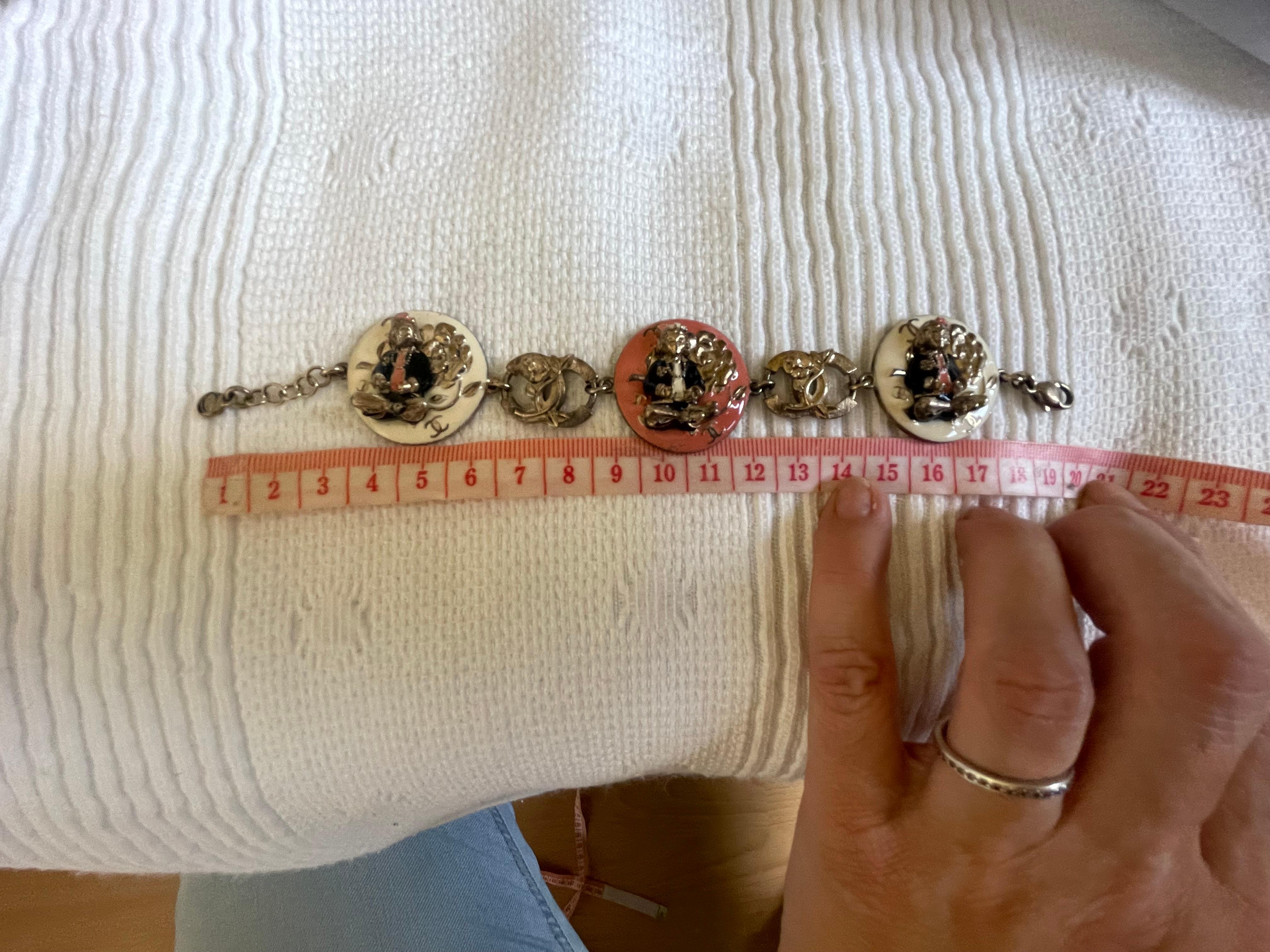 Chanel Ensemble composé d'un bracelet et d'une bague. en vente 11