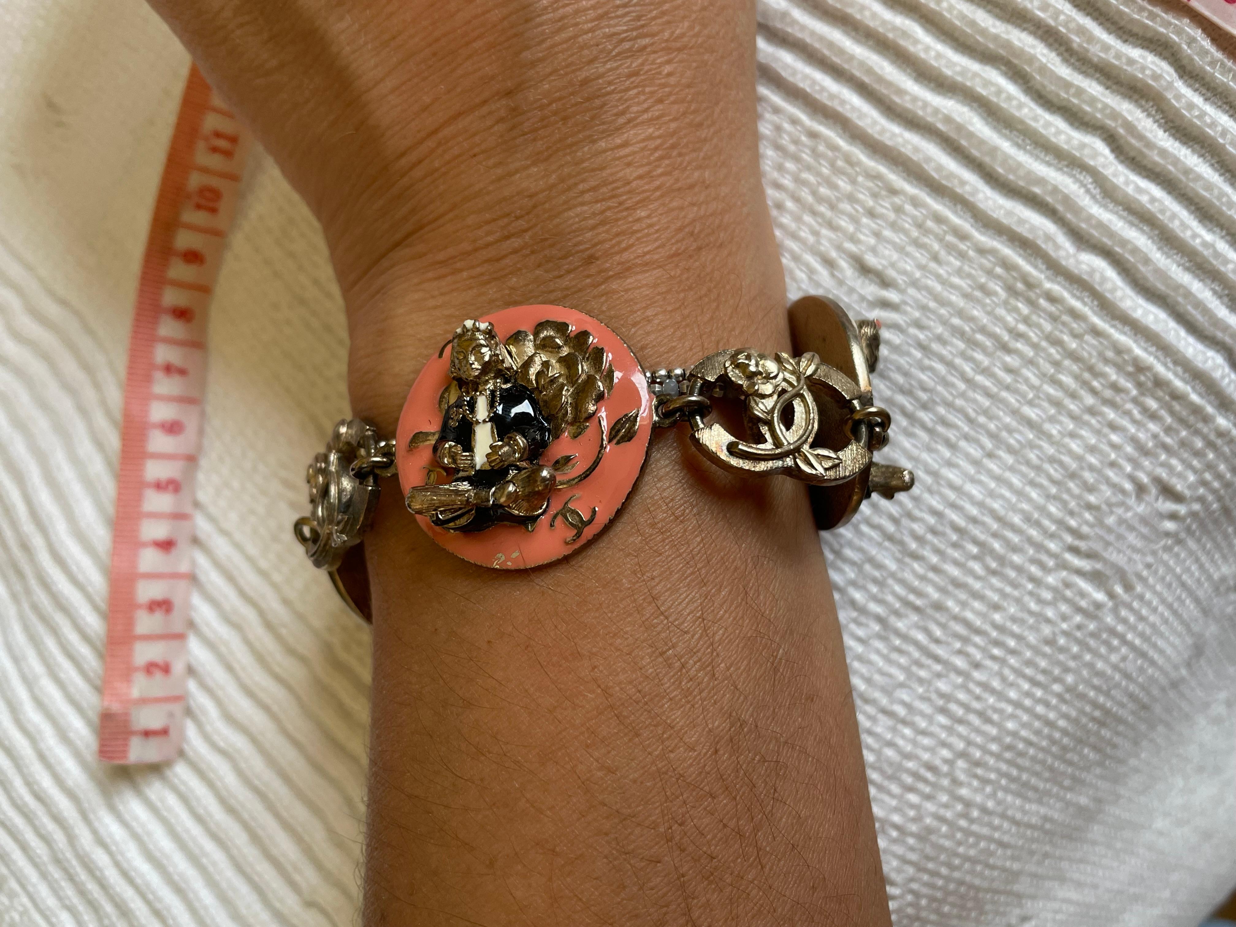 Chanel Ensemble composé d'un bracelet et d'une bague. en vente 12