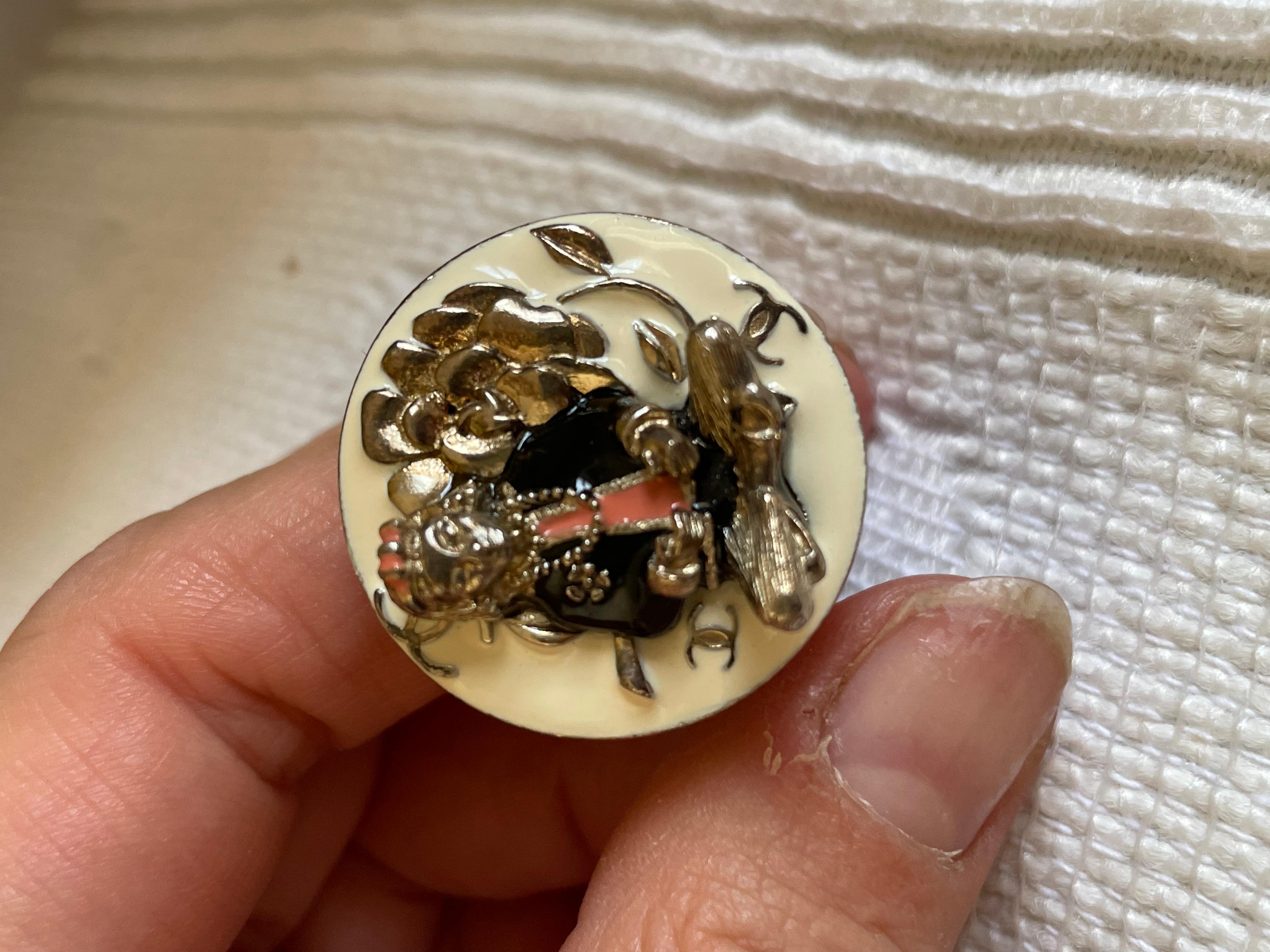 Chanel Ensemble composé d'un bracelet et d'une bague. en vente 3