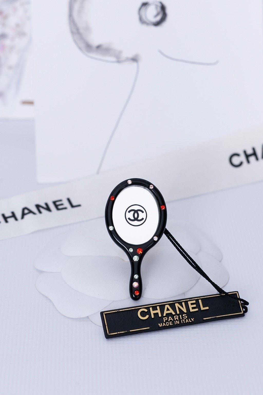 Chanel Set of Bakelite Pins, Make Up Collection, 2004 12
