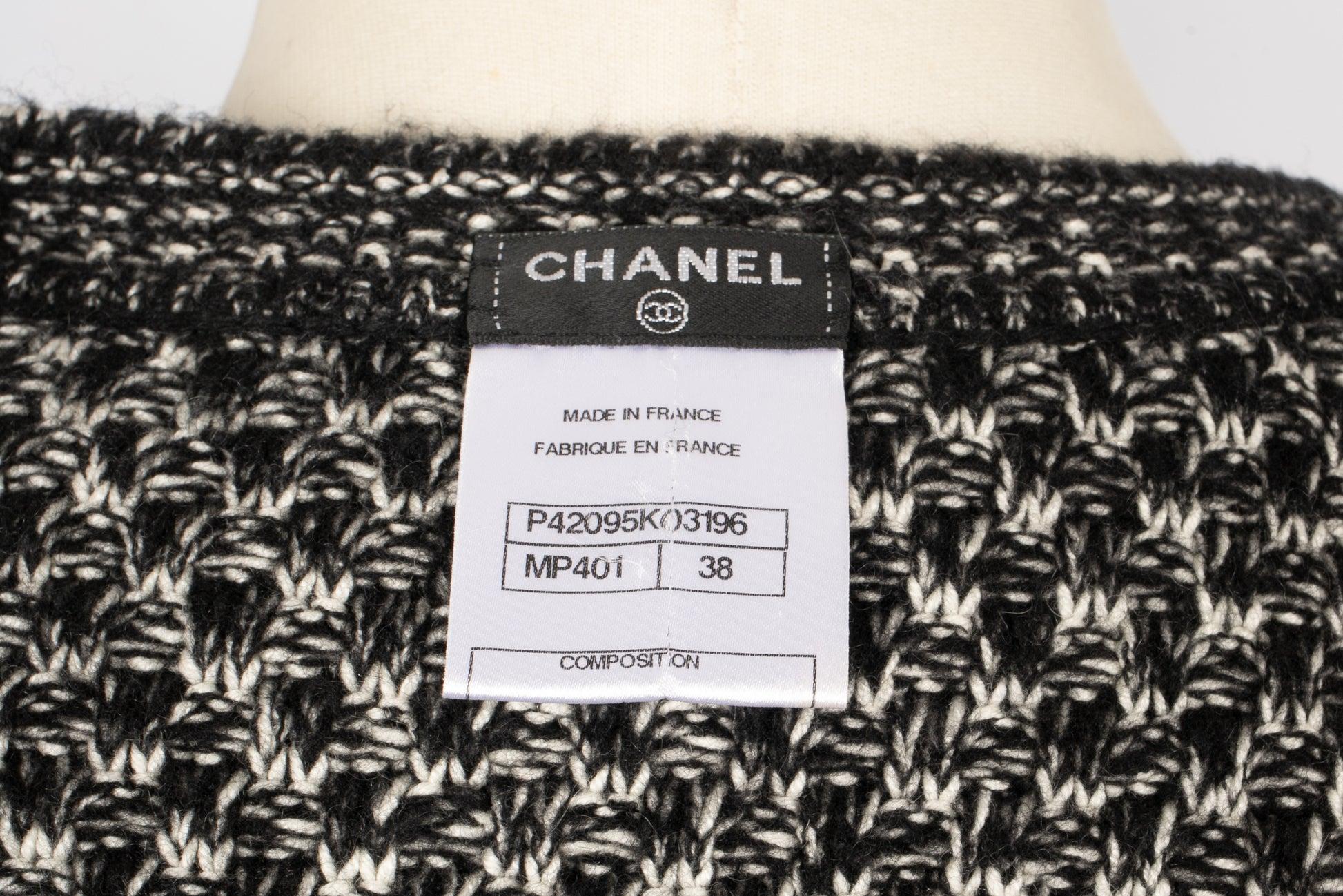 Ensemble cardigan et robe Chanel en vente 6