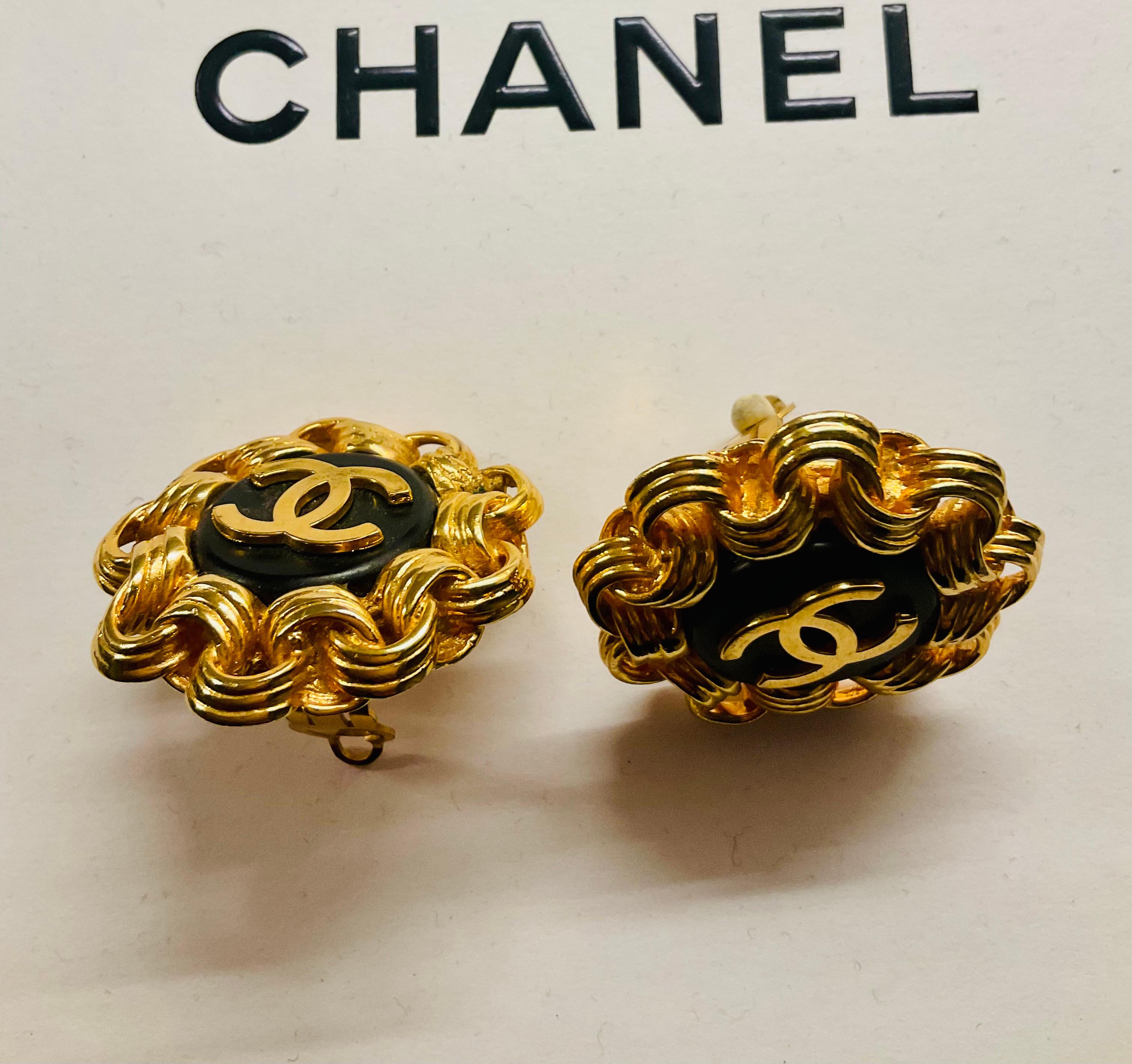 Chanel Logo-Ohrclips mit Kette in Übergröße mit Jumbo-Logo CC im Angebot 5
