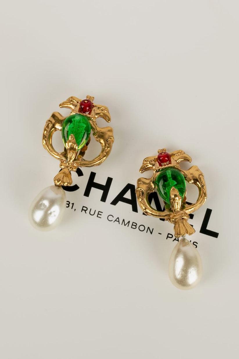 Chanel Set aus Halskette und Ohrringen aus Goldmetall und Perlmutt im Angebot 7