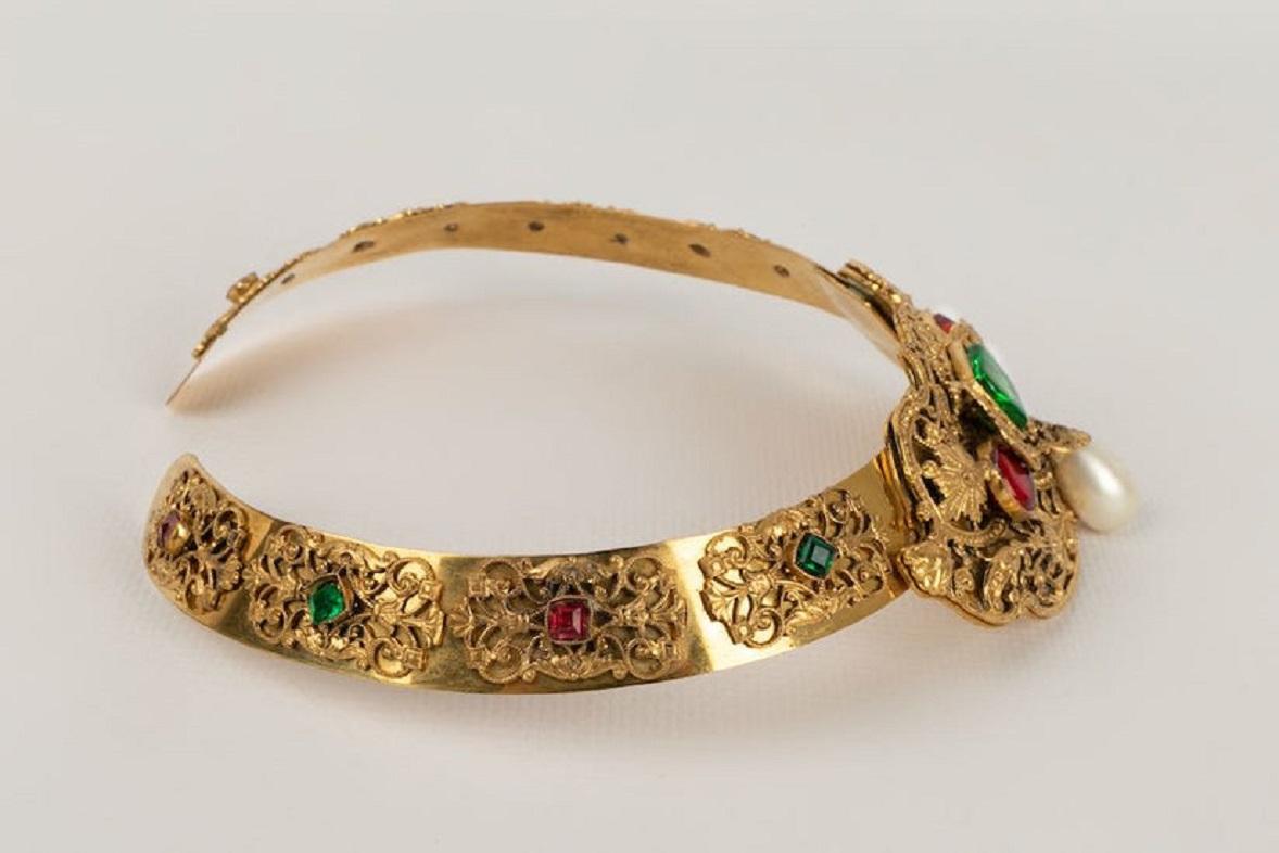 Chanel Set aus Halskette und Ohrringen aus Goldmetall und Perlmutt im Angebot 9