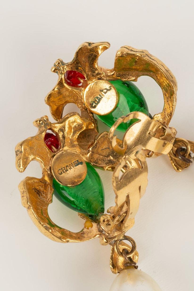 Chanel Set aus Halskette und Ohrringen aus Goldmetall und Perlmutt im Angebot 10