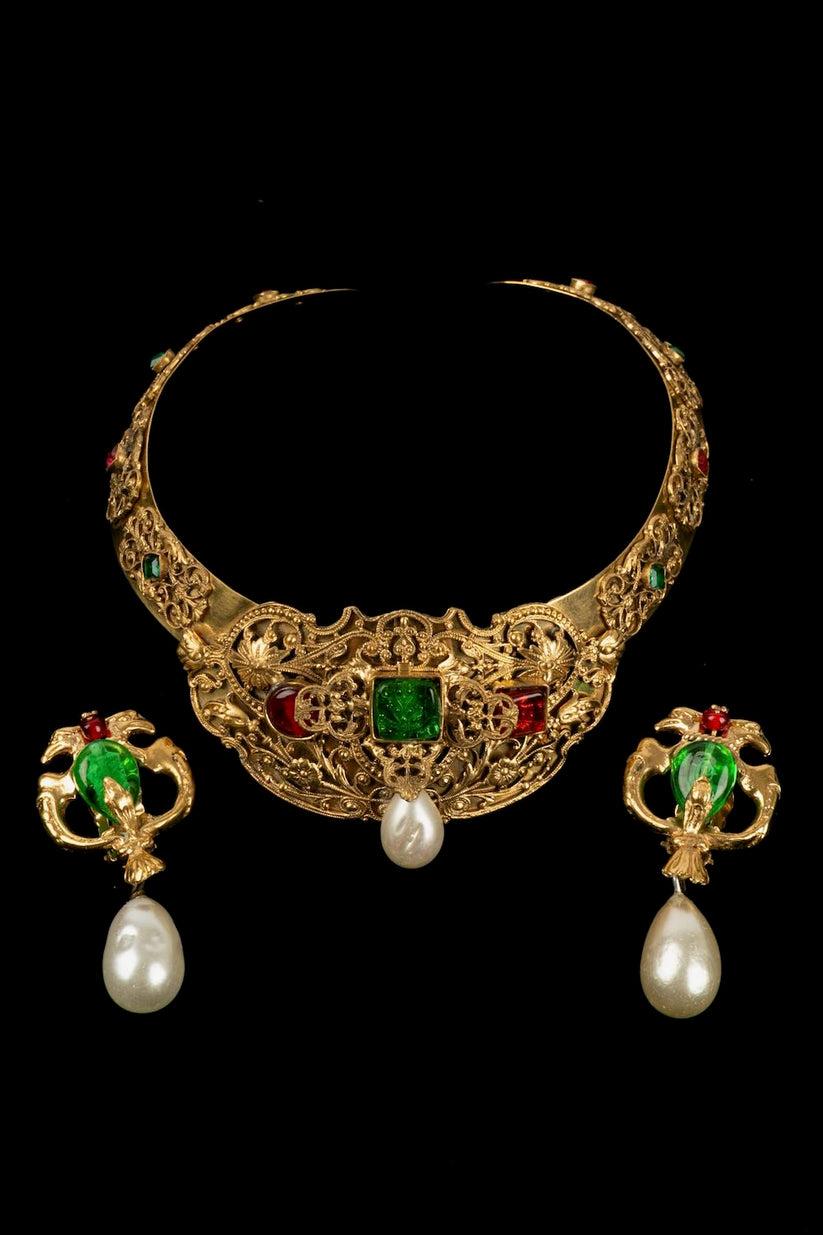 Chanel Set aus Halskette und Ohrringen aus Goldmetall und Perlmutt im Angebot 11