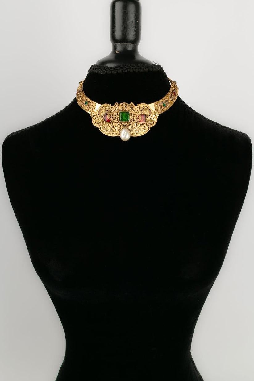 Chanel Set aus Halskette und Ohrringen aus Goldmetall und Perlmutt im Angebot 1