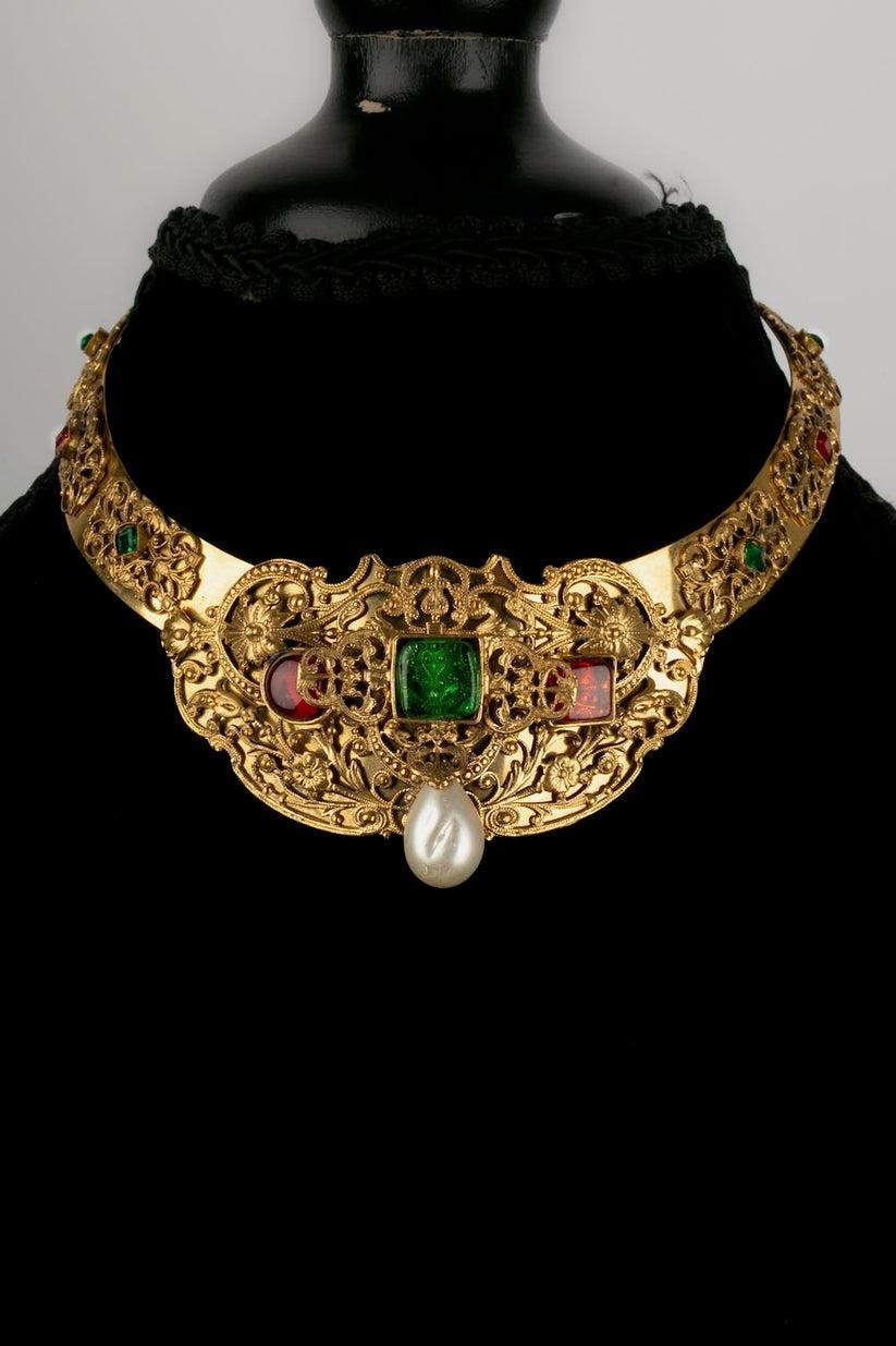 Chanel Set aus Halskette und Ohrringen aus Goldmetall und Perlmutt im Angebot 2