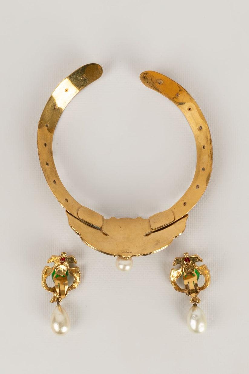 Chanel Set aus Halskette und Ohrringen aus Goldmetall und Perlmutt im Angebot 3