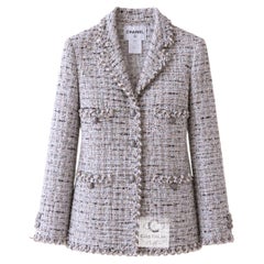 Chanel „Sex and the City“ – Kultige Tweedjacke mit grauer Schleife, Größe 40 FR