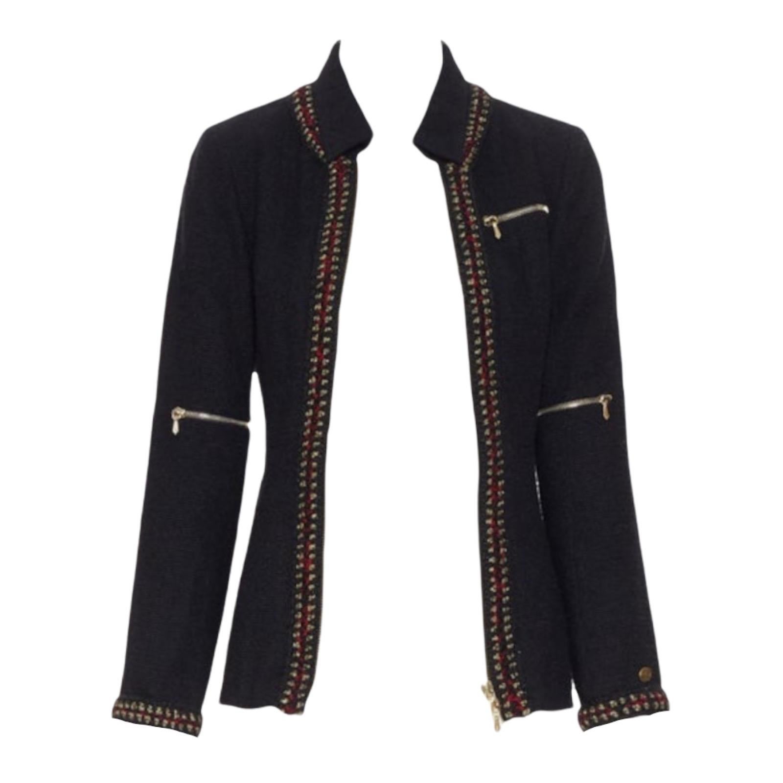 Chanel Shanghai Métiers d'Art Jacket
A timeless classic that should be in every woman's wardrobe
Finest boucle tweed fabric exclusively produced by Maison Lesage for Chanel
Metallic braided details
Closes with two-way zippere
Beautiful zipper