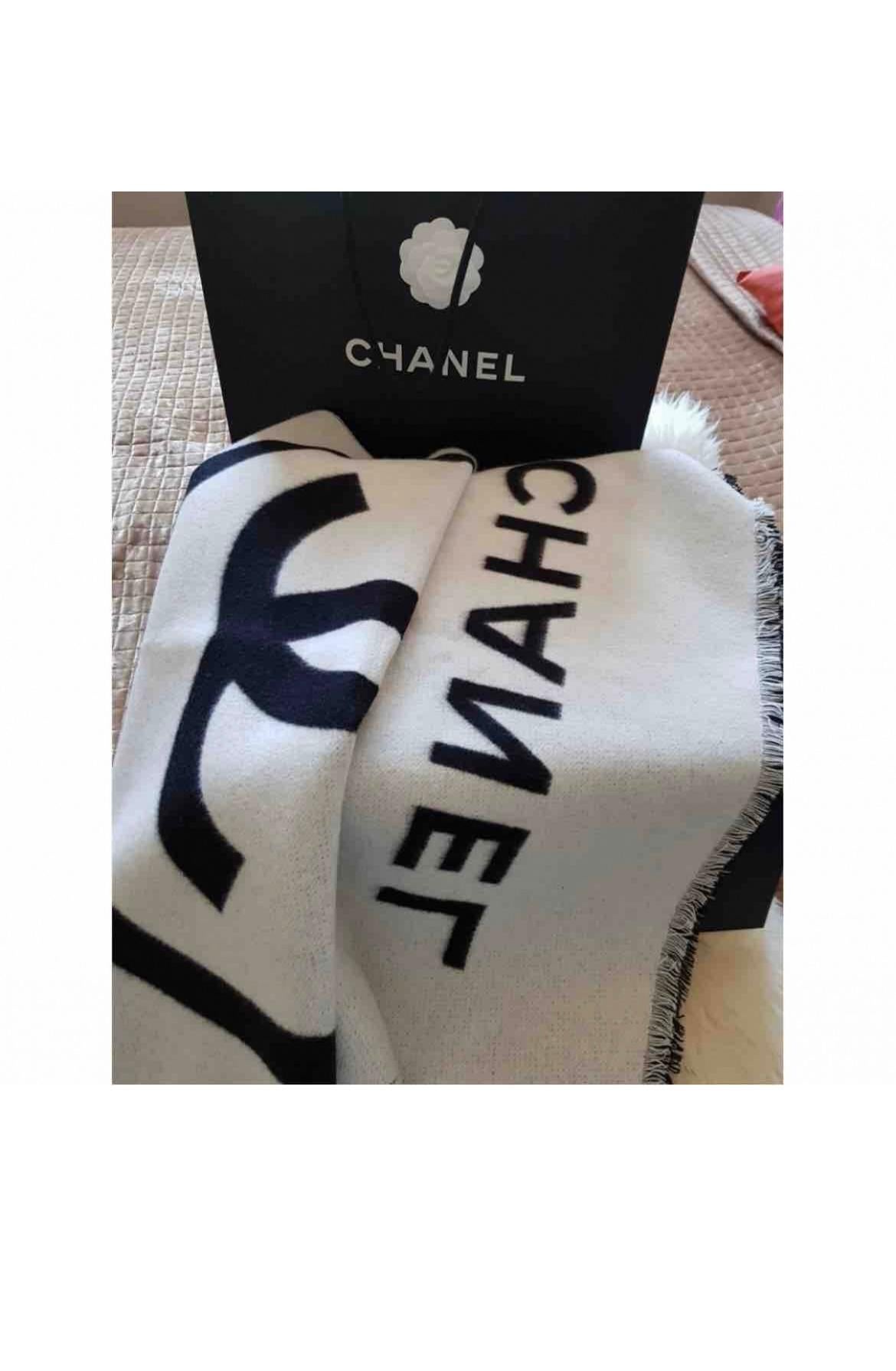 Chanel shawl cashmere In New Condition In London, England