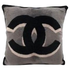 Cuscino Chanel in shearling e cashmere