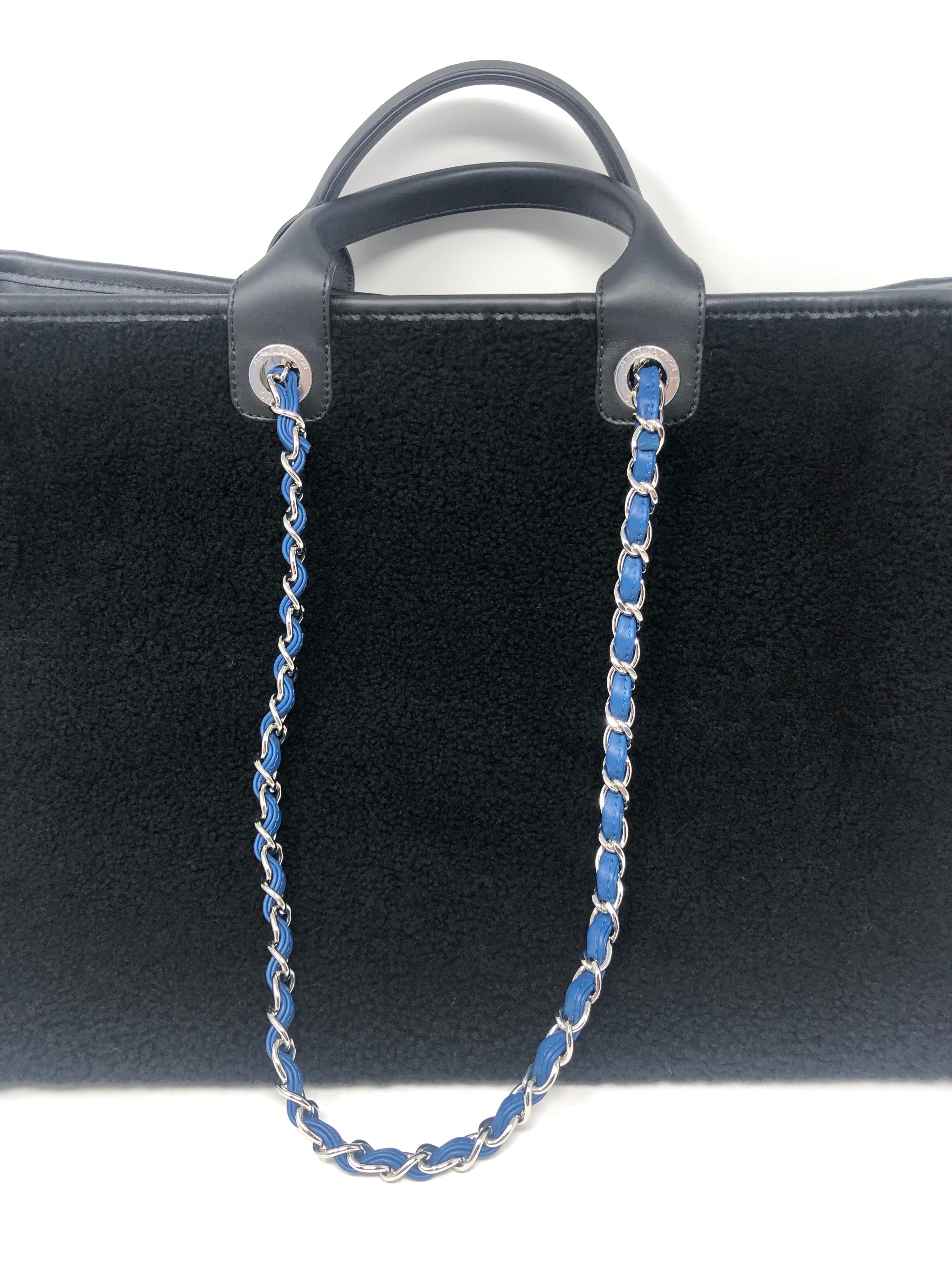 Chanel Shearling Deauville X Large Tote Bag In Excellent Condition In Athens, GA