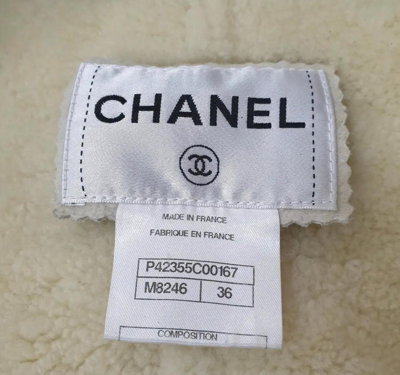 Chanel Shearling Leather CC Logo Buttons Jacket In Excellent Condition In Krakow, PL