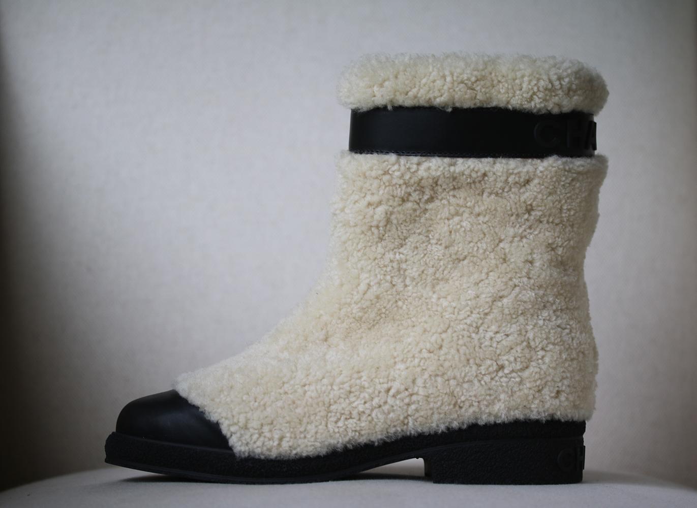 Shearling & calfskin. Fur type: Dyed sheep shearling. Fur origin: United Kingdom. Color: black.

Size: EU 38.5 (UK 5.5, US 8.5)

Condition: New without box.