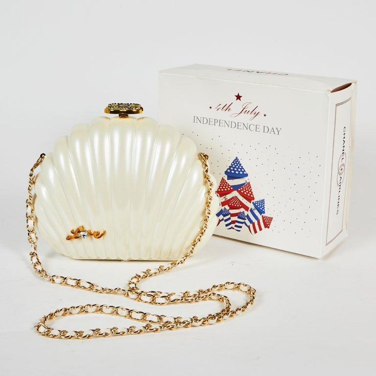 CHANEL Shell "INDEPENDANCE DAY" Bag at 1stDibs | chanel shell bag, chanel  seashell bag, chanel shell purse
