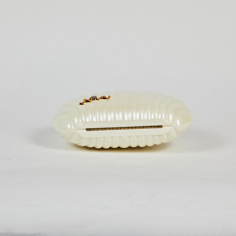 Beige CHANEL Shell 