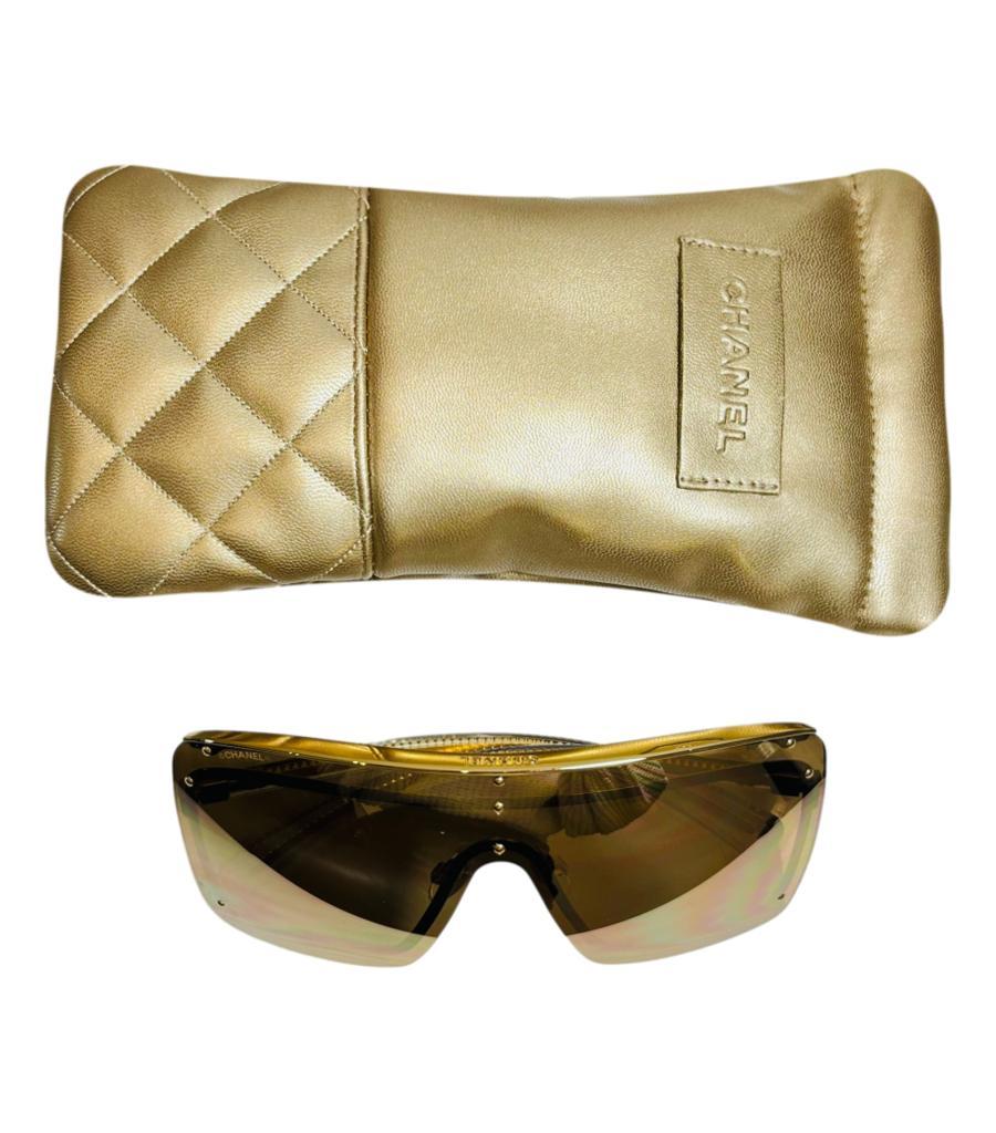 Chanel Shield Mirorred Sunglasses With Chain & 'CC' Logo Arms For Sale 7