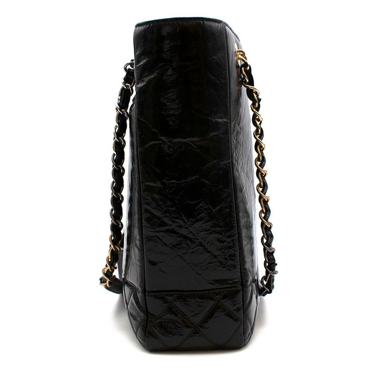 Clutch with chain - Shiny aged calfskin & gold-tone metal, black