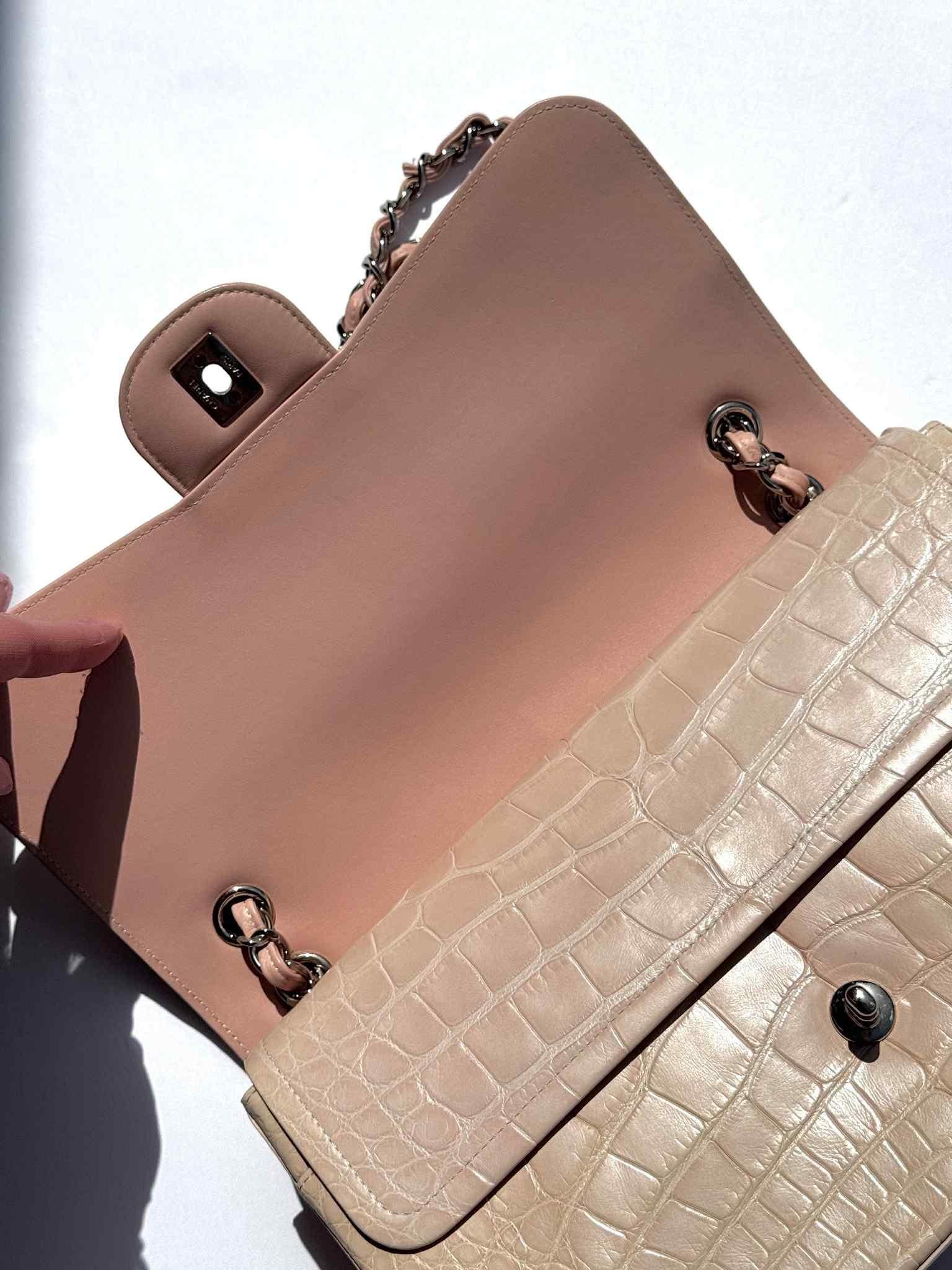 da uomo o donna Borsa Chanel Alligator Beige Double Flap Jumbo Borsa SHW in vendita
