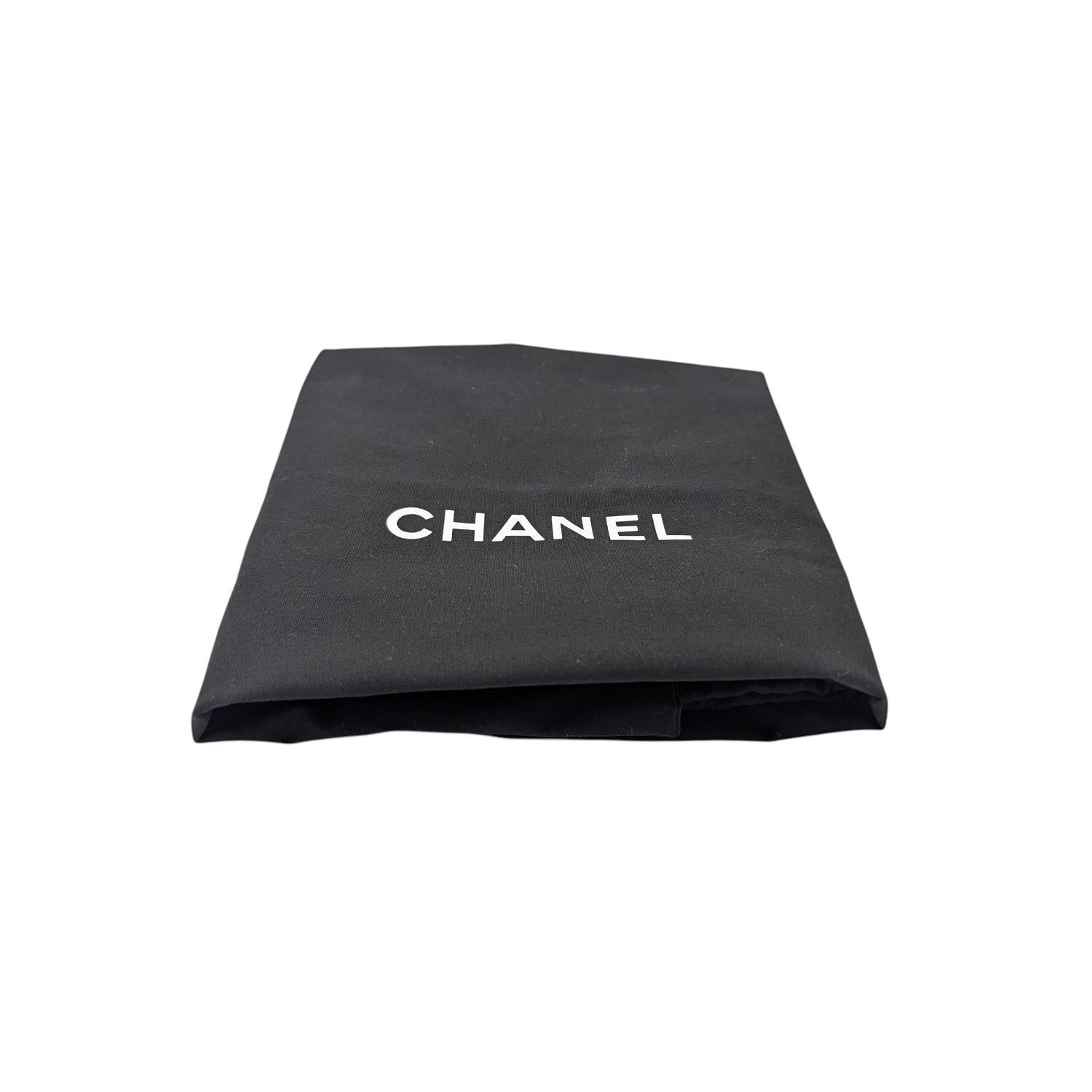 Chanel Glänzendes Kalbsleder 22 Medium Hobo Bag Dark Beige im Angebot 6
