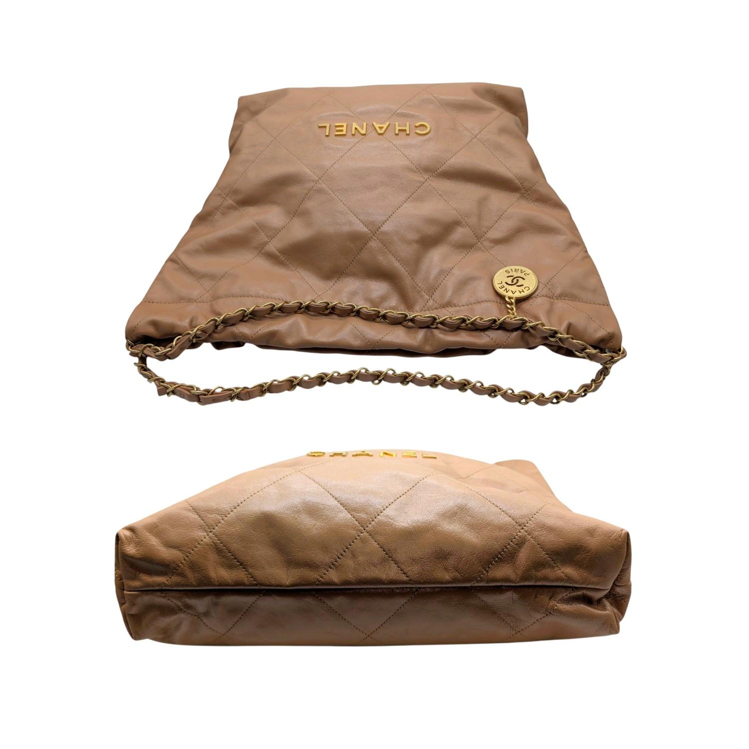 Chanel Glänzendes Kalbsleder 22 Medium Hobo Bag Dark Beige im Angebot 1