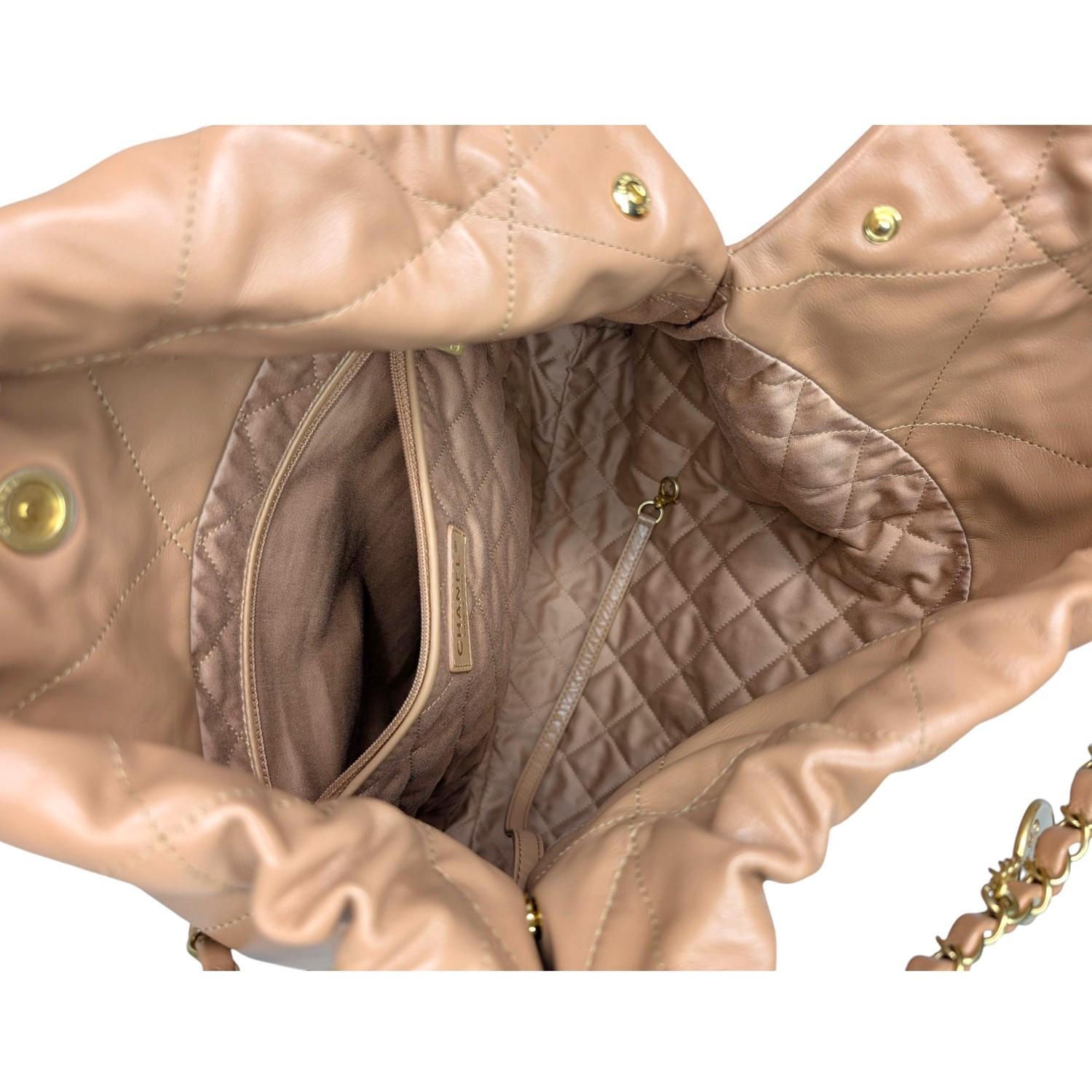 Chanel Glänzendes Kalbsleder 22 Medium Hobo Bag Dark Beige im Angebot 2