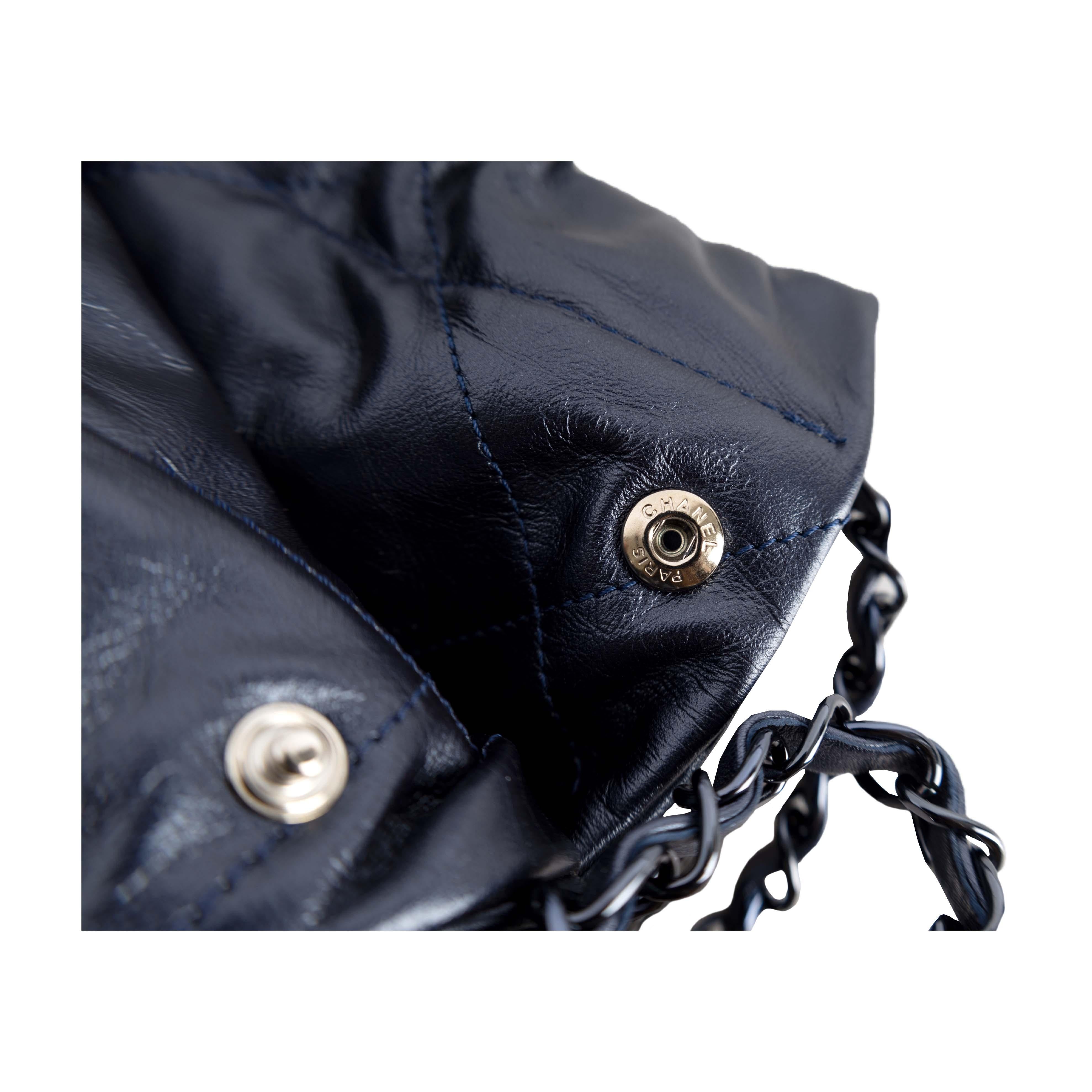 Chanel Shiny Calfskin Quilted Small Chanel 22 Ruthenium - '20s 2