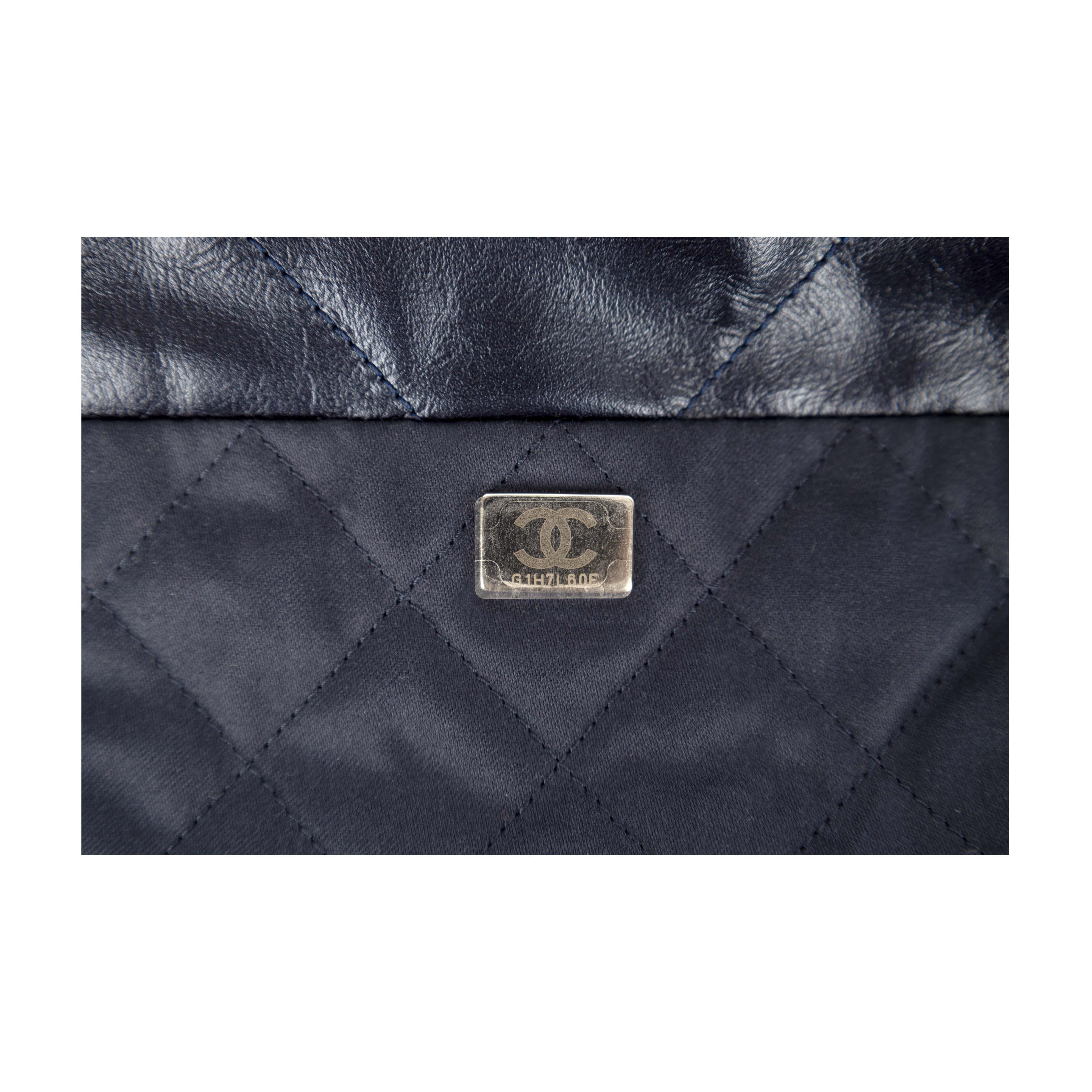 Chanel Shiny Calfskin Quilted Small Chanel 22 Ruthenium - '20s 3