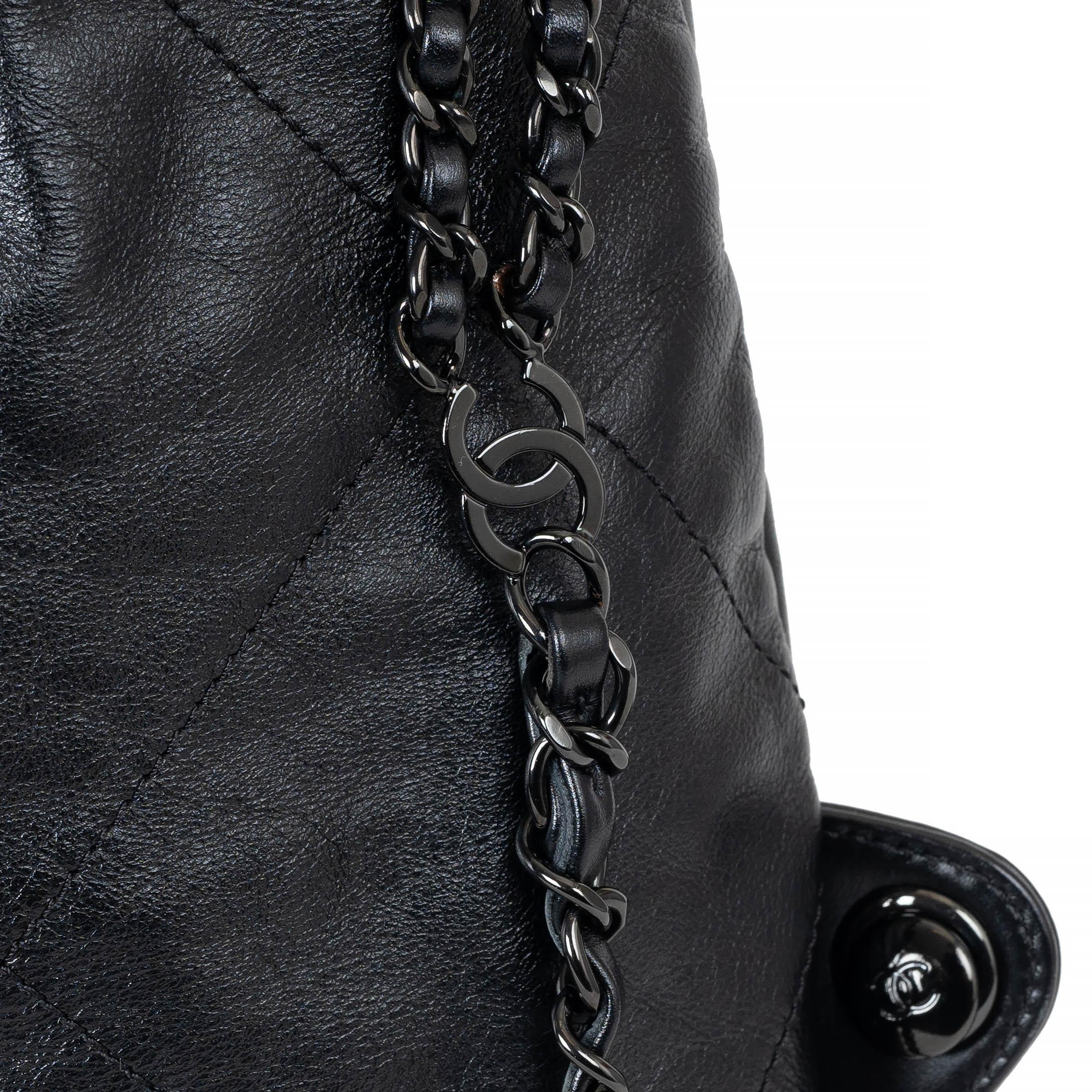 CHANEL shiny leather SO BLACK 22 LARGE BACKPACK Bag For Sale 3