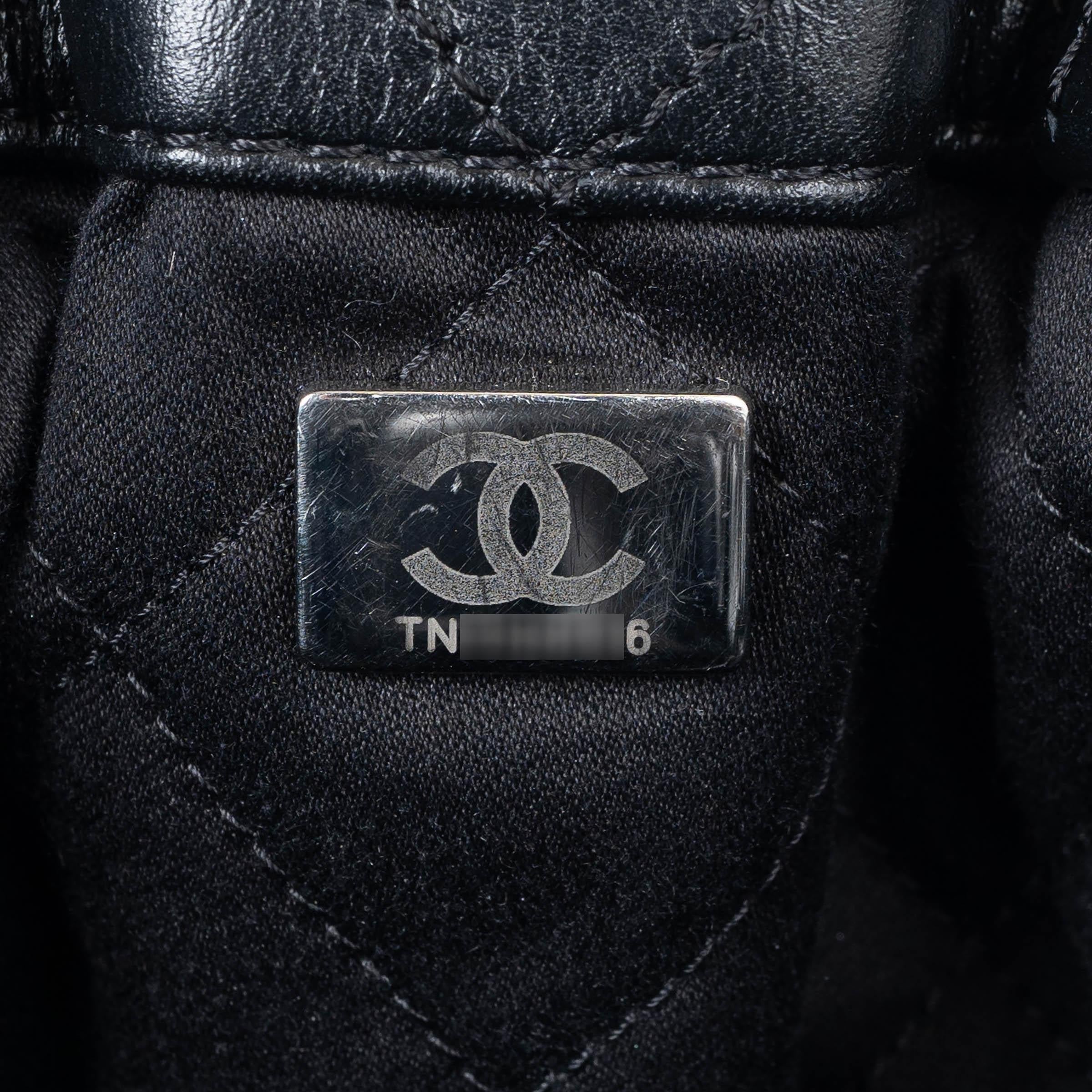 CHANEL shiny leather SO BLACK 22 LARGE BACKPACK Bag For Sale 4