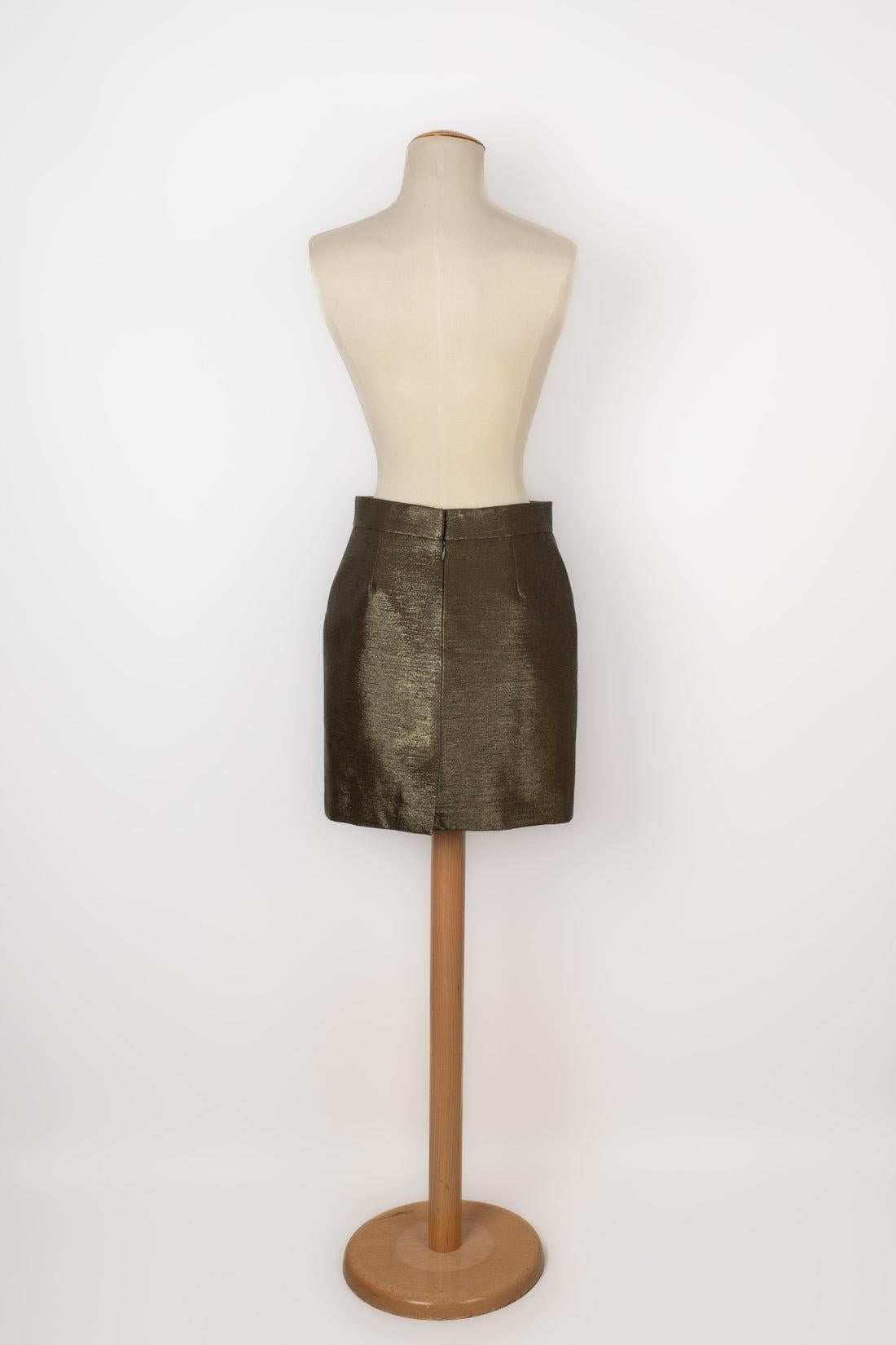 Falda corta brillante Chanel Negro en venta
