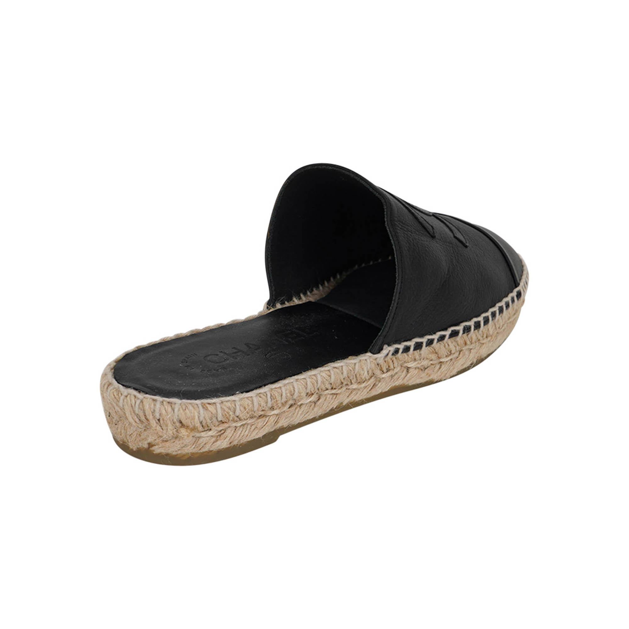 Chanel Shoe Espadrille CC Mules Black Leather 38 In New Condition For Sale In Miami, FL