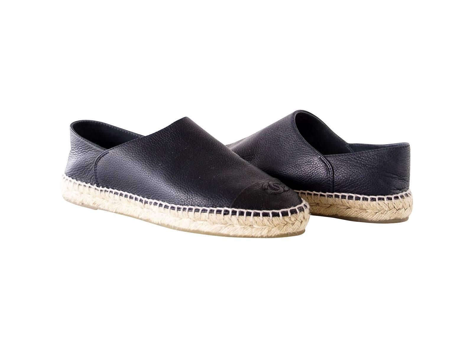 Chanel Shoe Espadrilles Cambon Loafers Dark Navy Leather 39 / 9   In Excellent Condition In Miami, FL